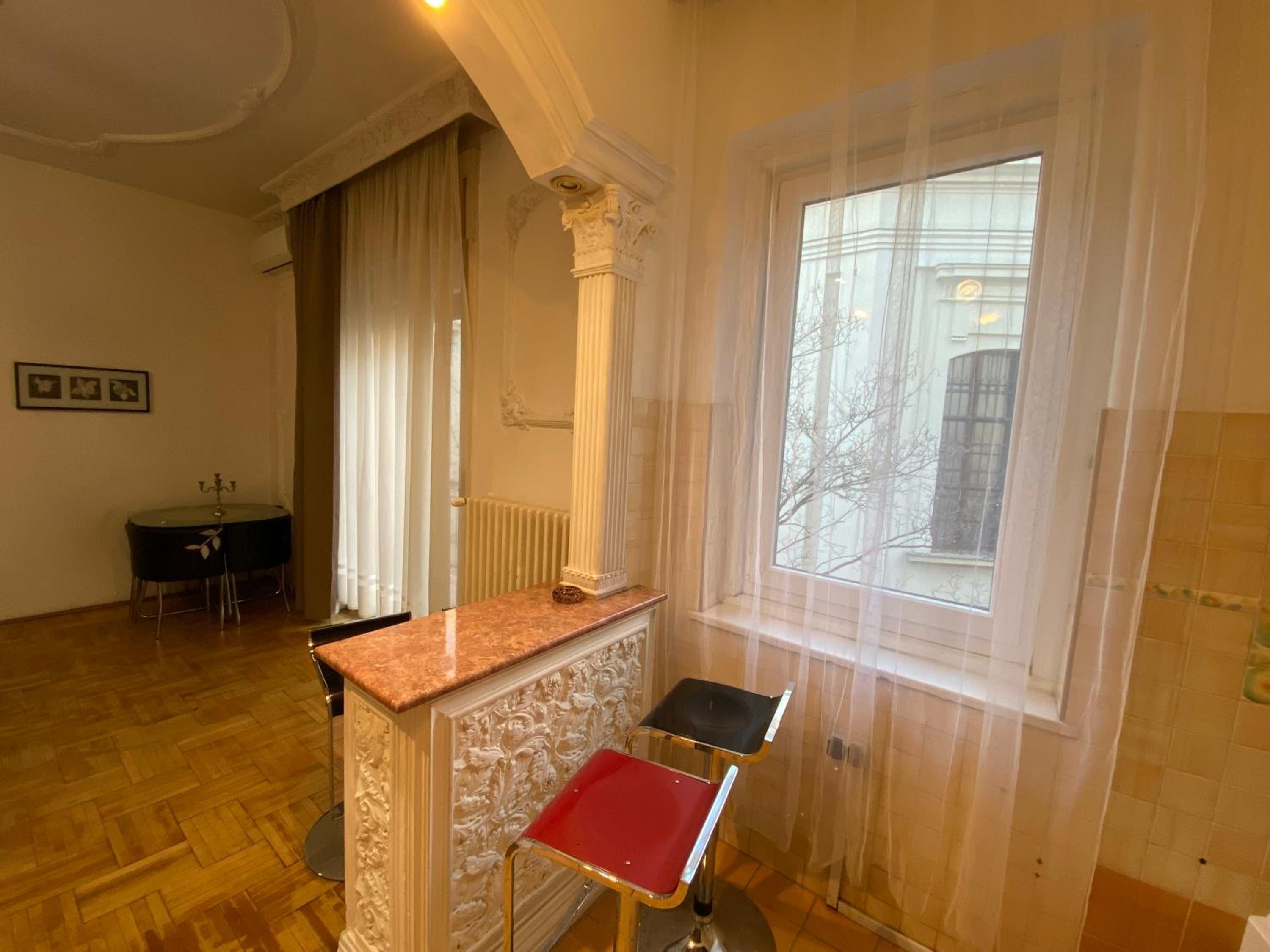 Apartment with Balcony and AC next to Danube view 4