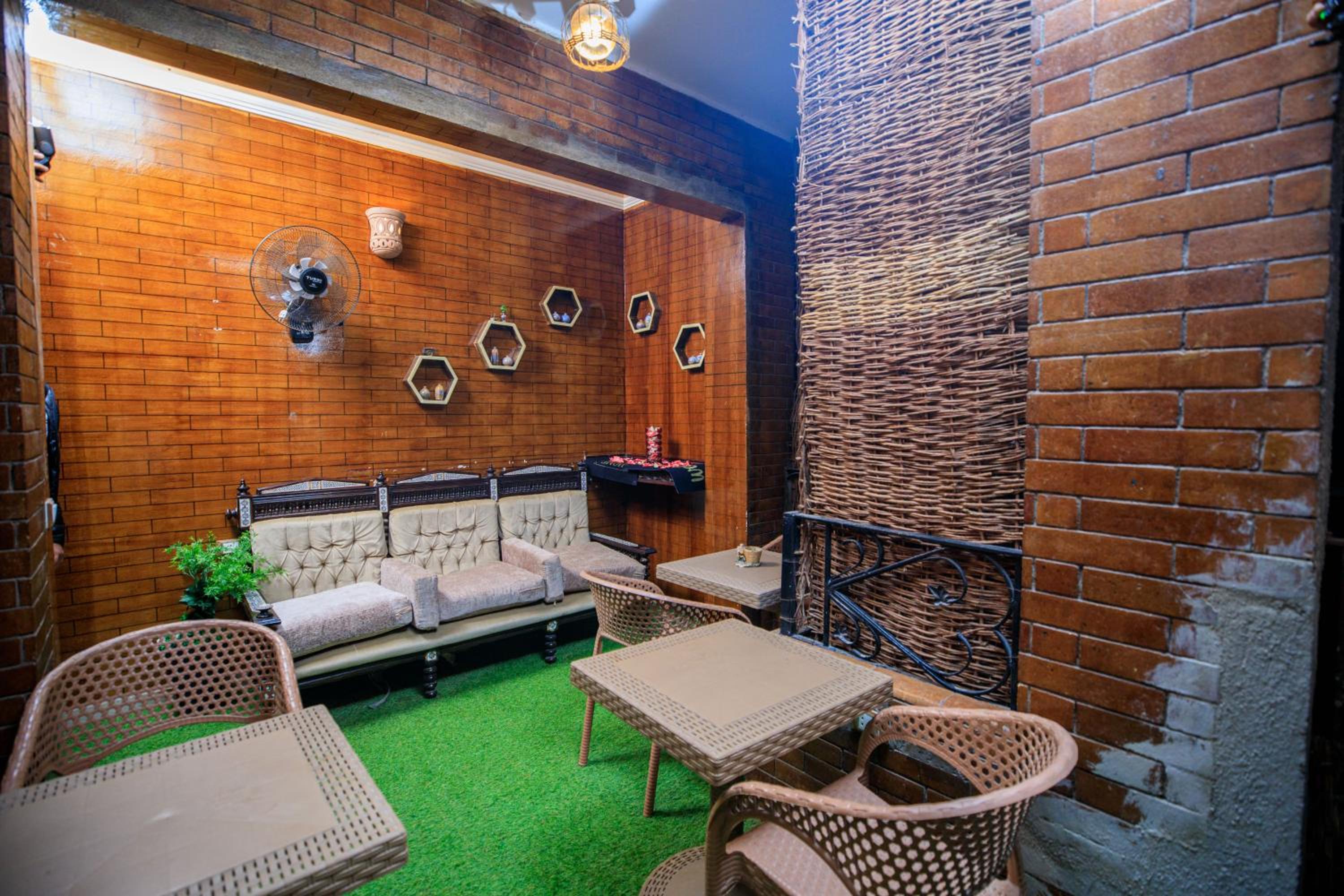 Bella Casa Pyramids Inn