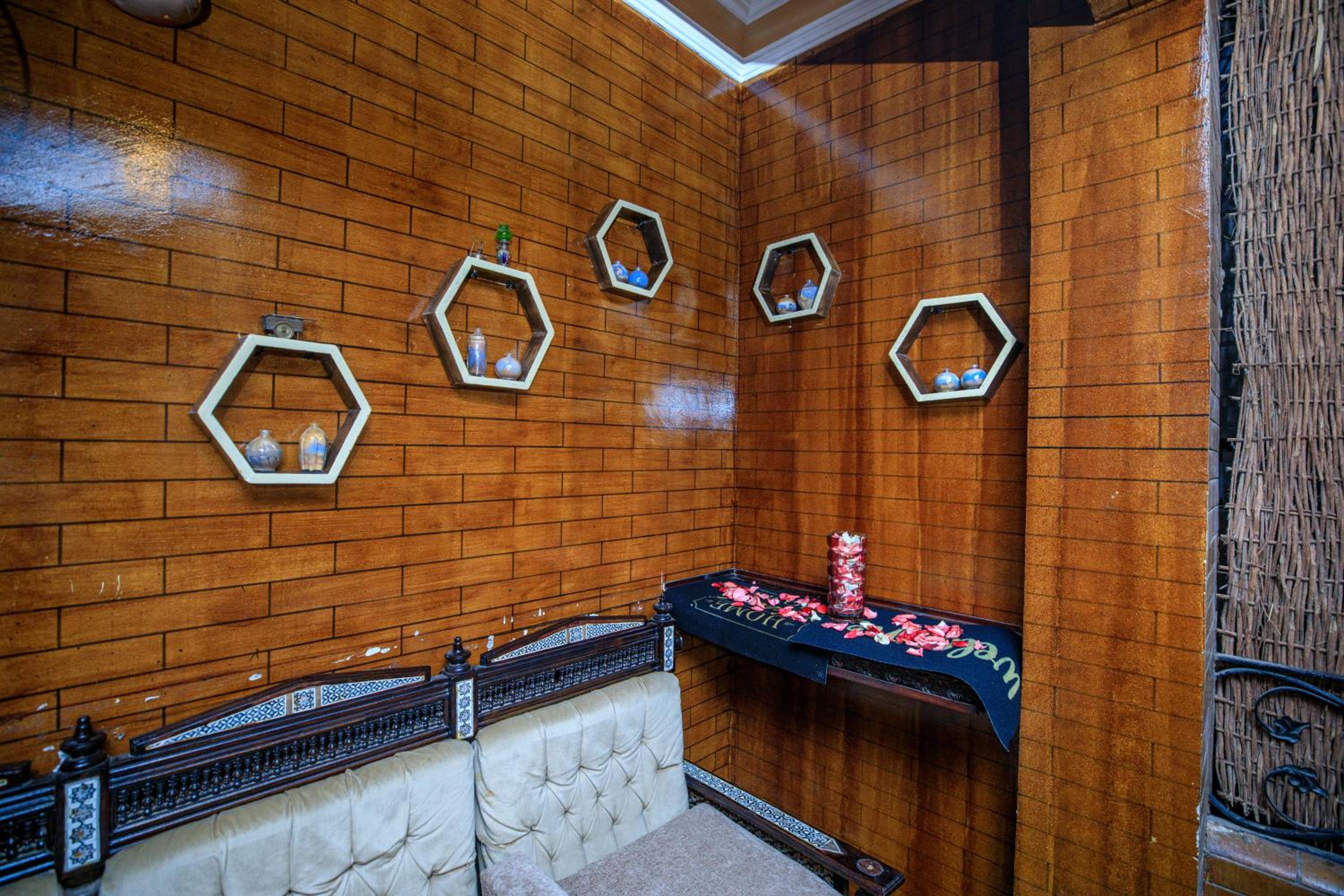 Bella Casa Pyramids Inn