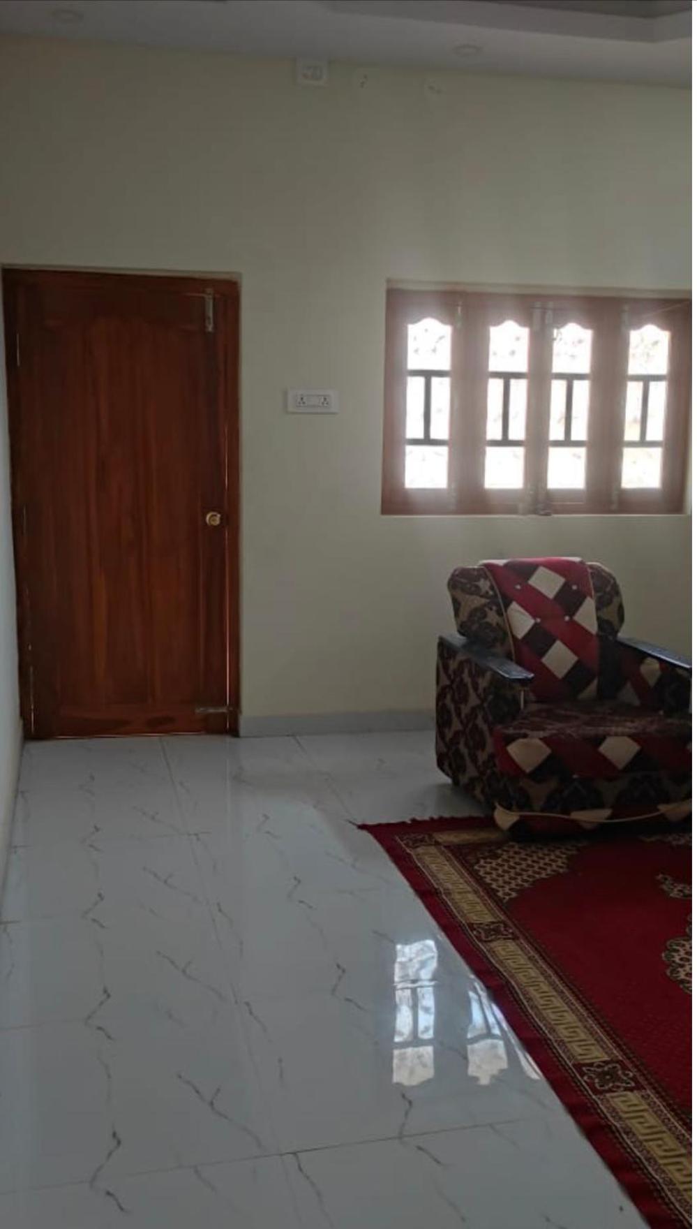 SAPPHIRE GUEST HOUSE On DAILY RENT FOR FAMILIES view 3