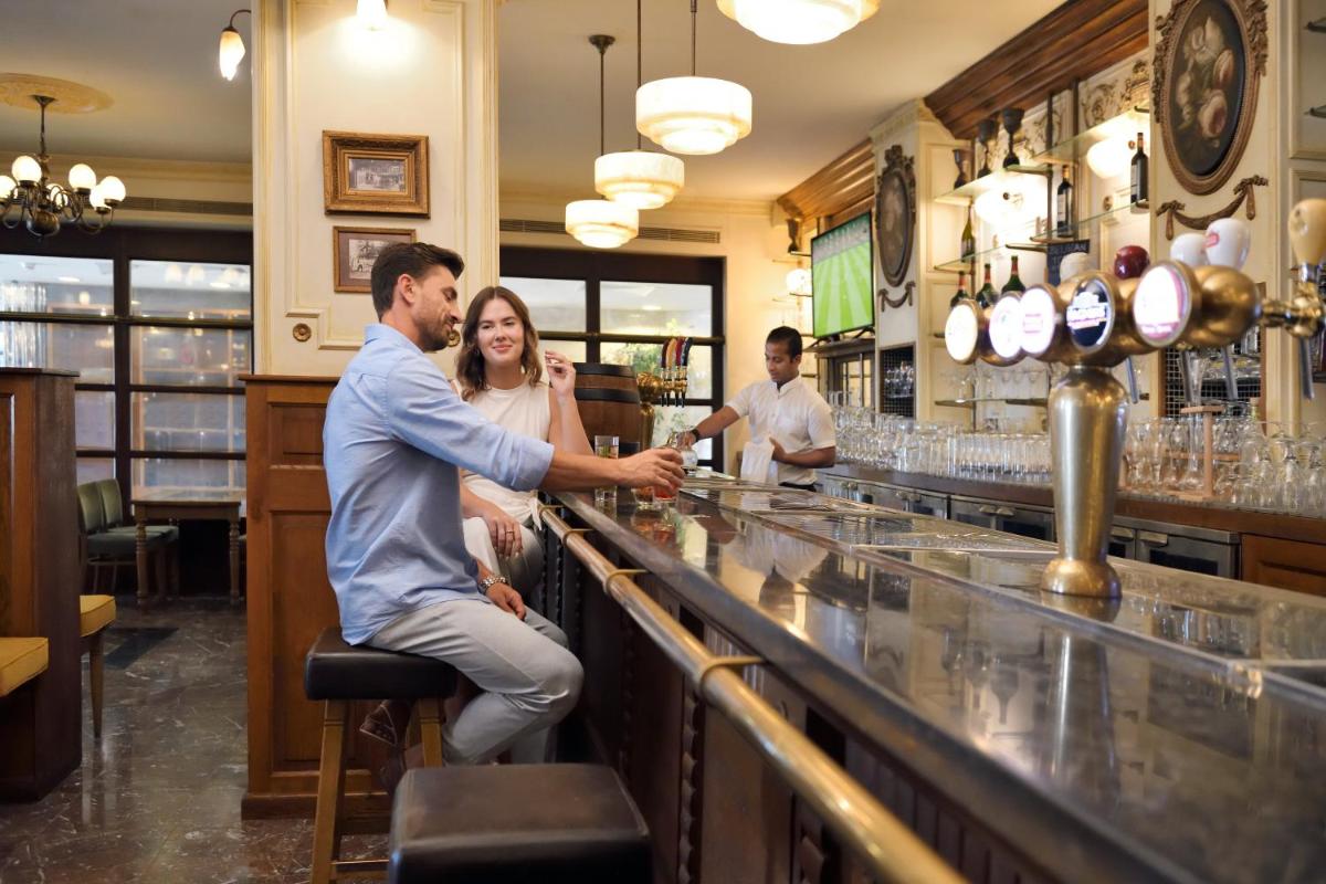 bar