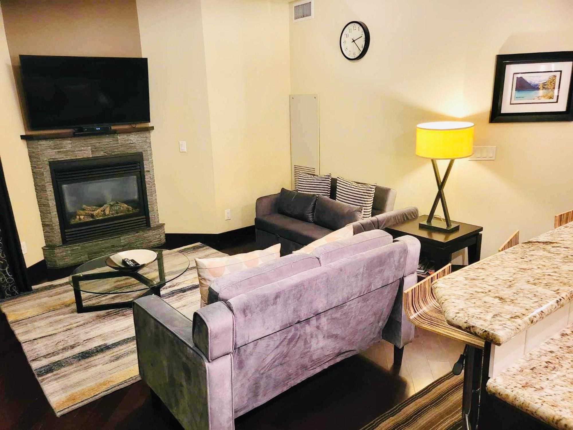 Luxury 2 Bedroom 1Pullout Kitchenette Grand Rockies Resort Hot Tub Pool Mountain View