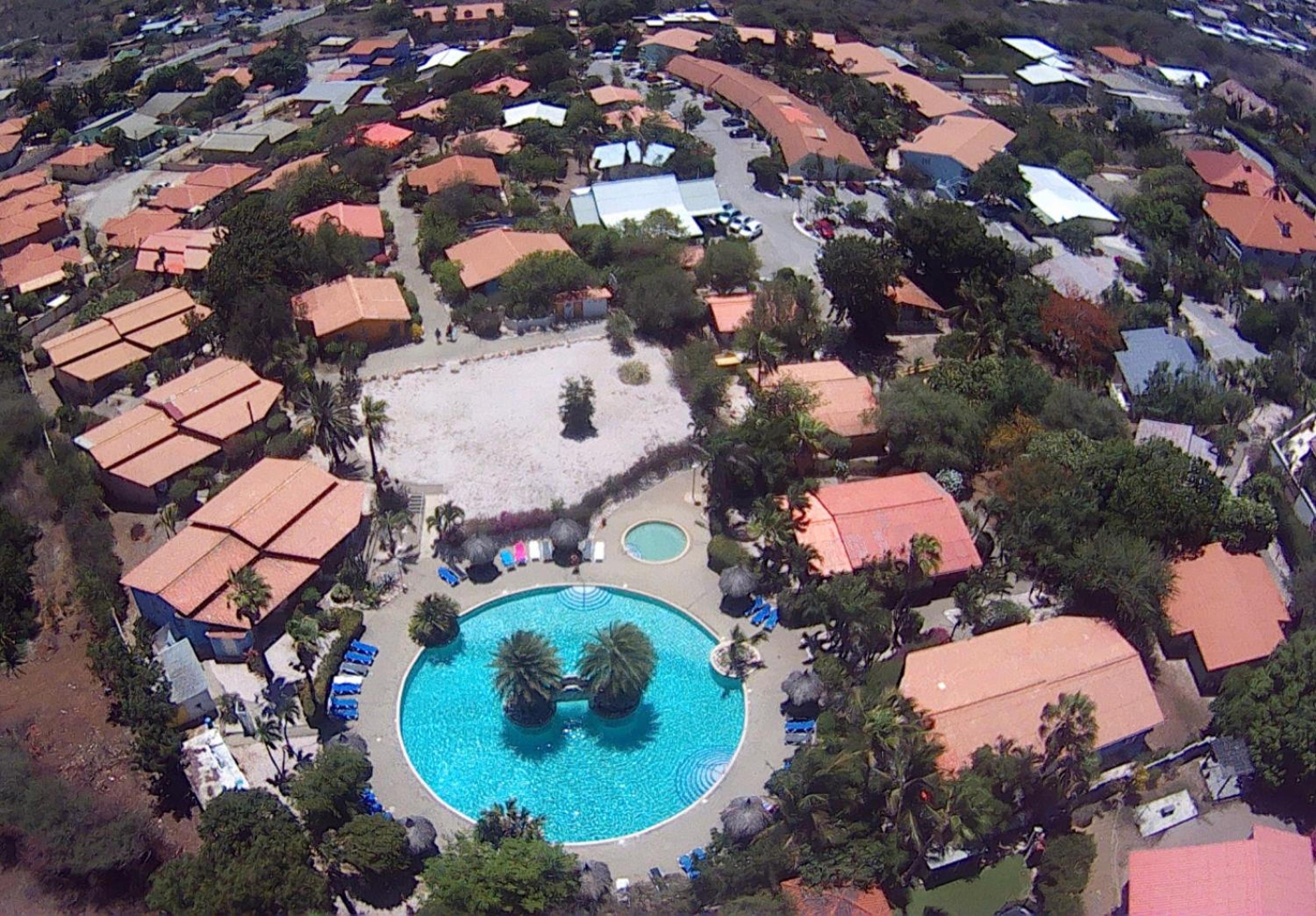 Kas di BaMi A-194 op Seru Coral Resort - Ruim appartement met groot zwembad en tropische tuin
