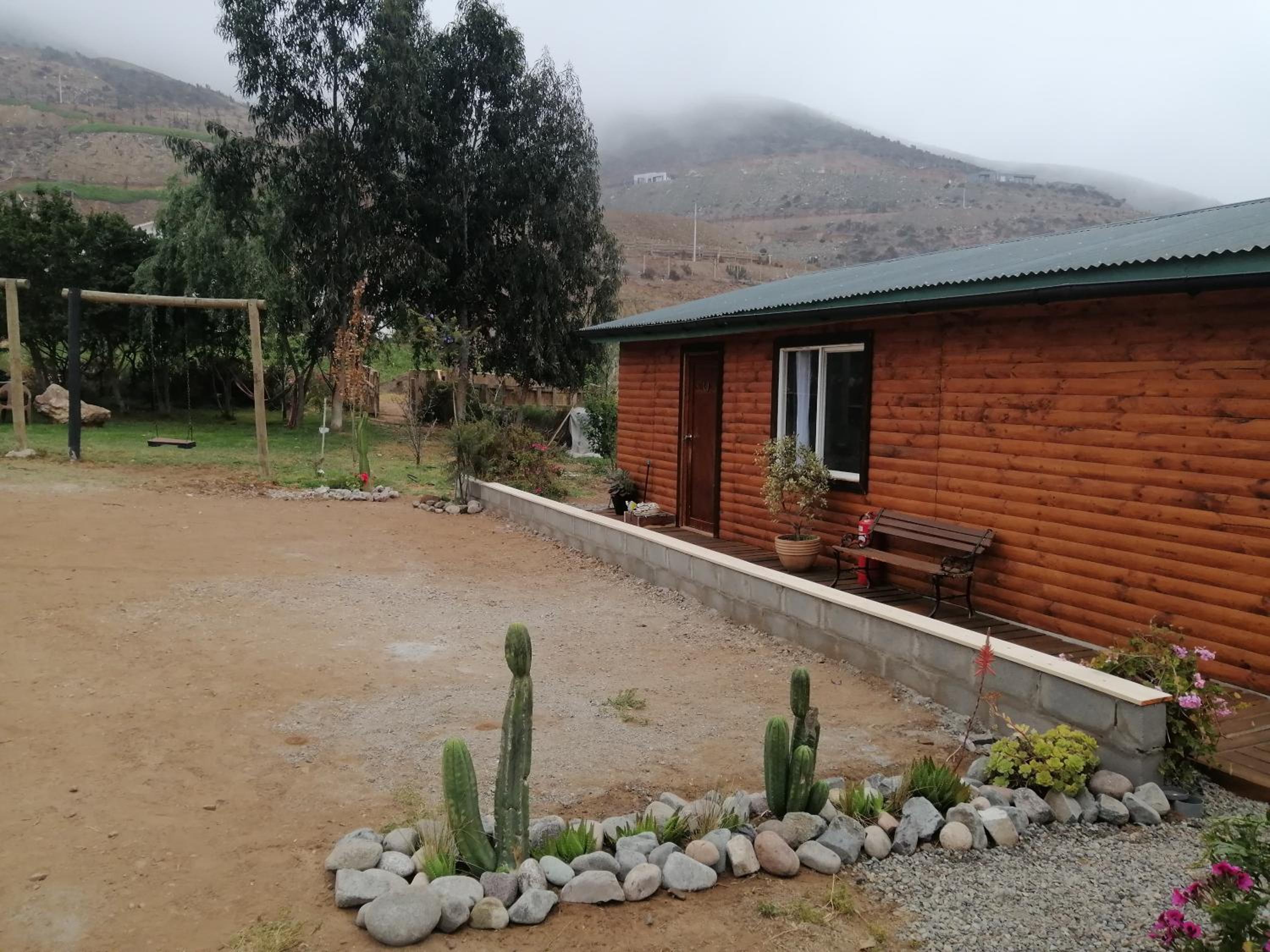 La Serena Casa Cabaña de campo entre cactus y colibríes