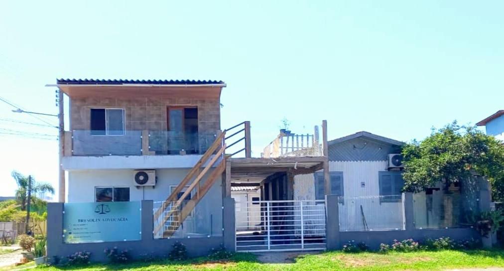 KITNET k1 em TORRES-RS - Na mais bela praia Gaúcha - 2 quartos - Frigobar - micro-ondas - banheiro - ar condicionado split - TV smart 32' - Wi-Fi - Anfitri view 5