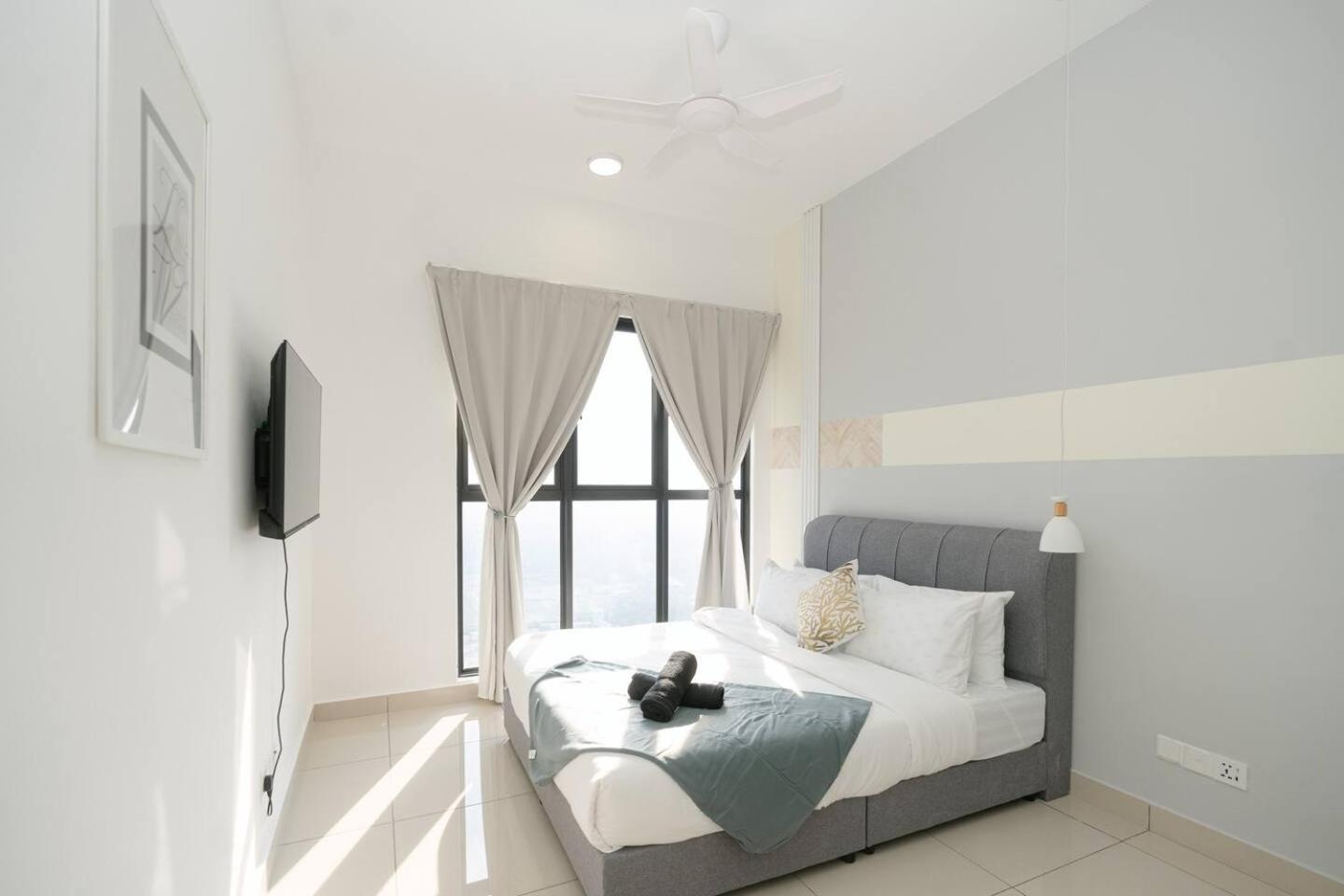Cozy Skyline Retreat at Trion KL, Level 63