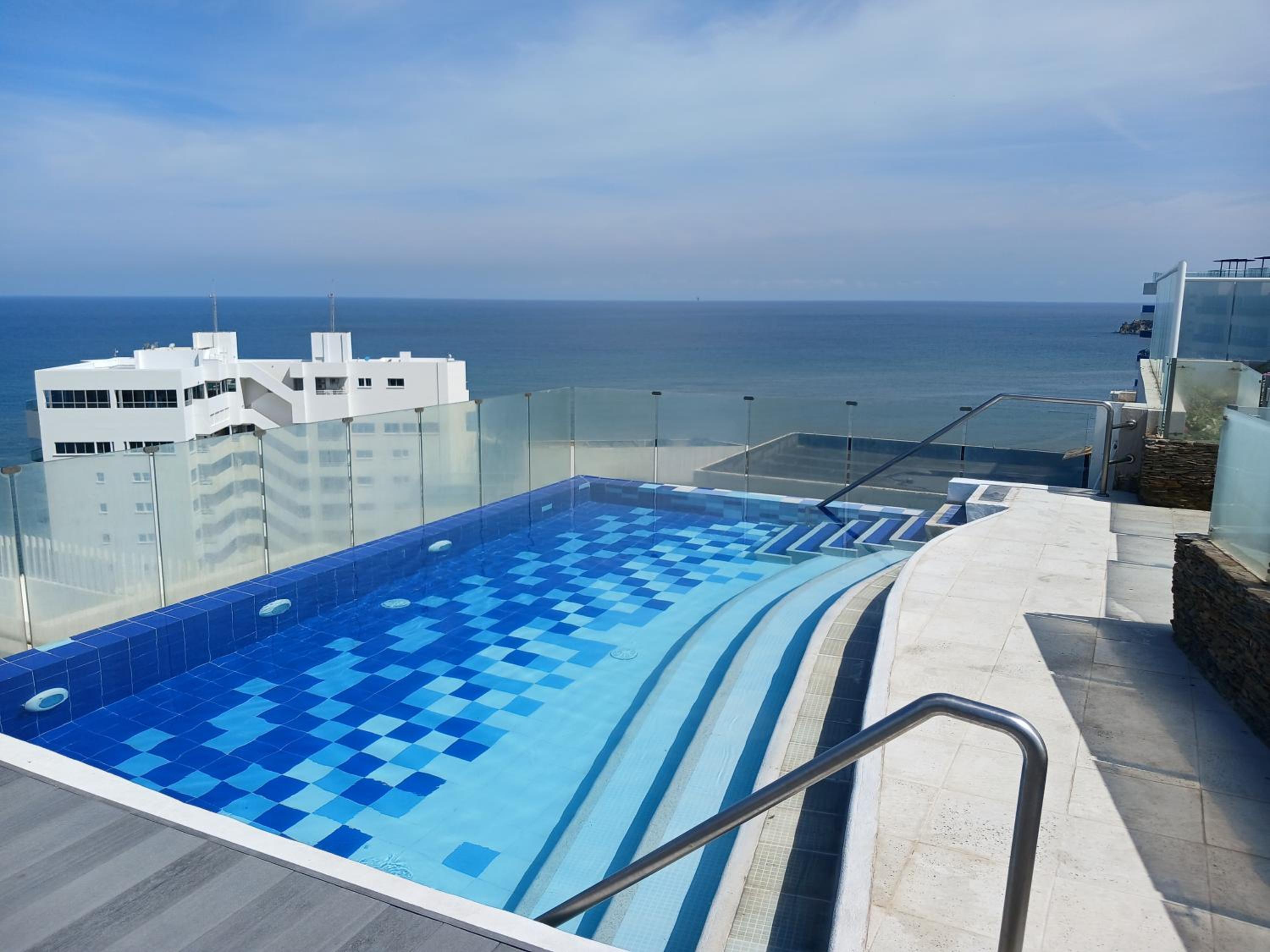Reserva del Mar Primera Línea - Playa Salguero - Piscinas, Jacuzzi y Vista al Mar