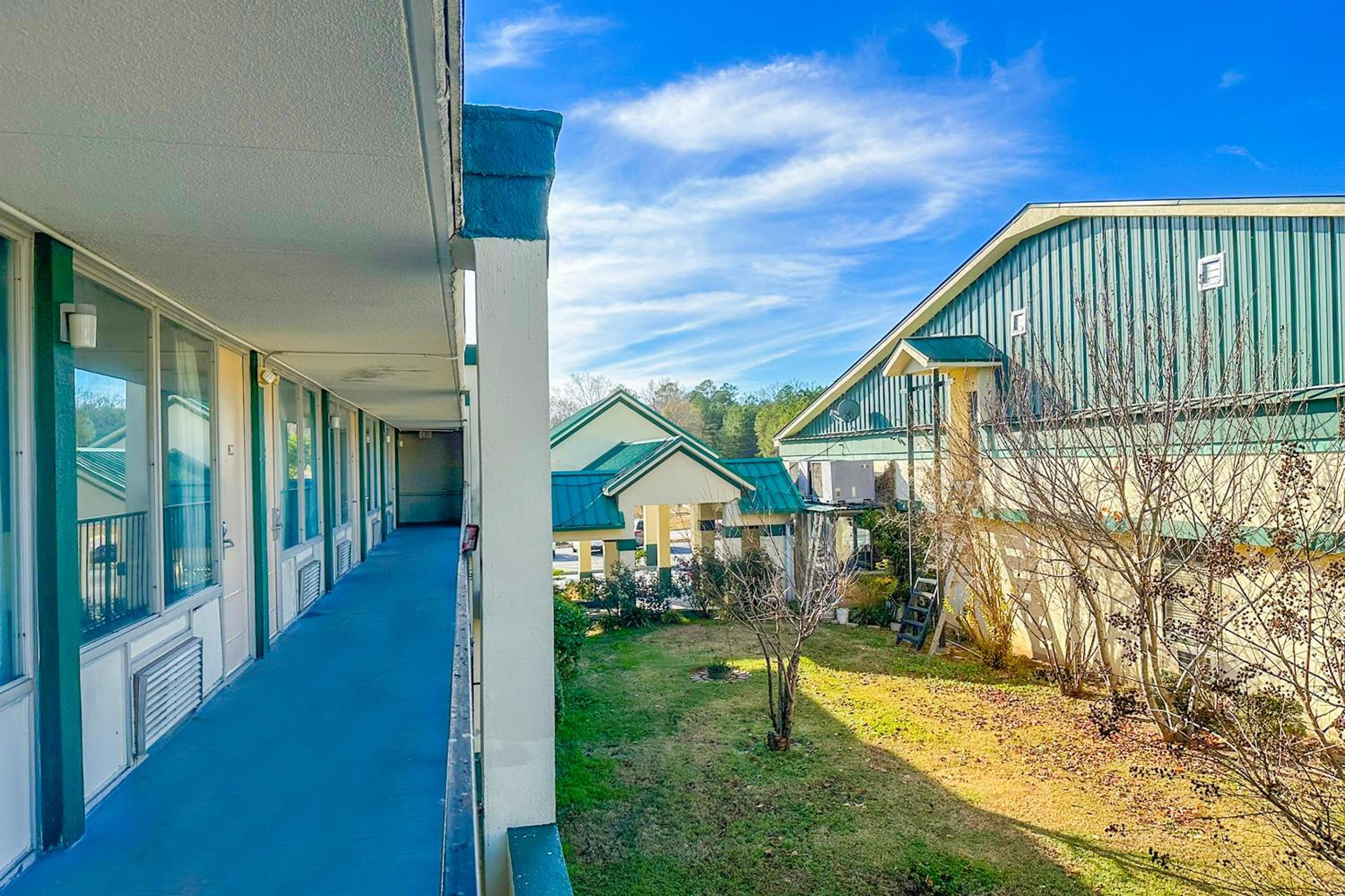 Milledgeville Vacations - Super Inn  Suites by OYO Milledgeville - Property Image 11