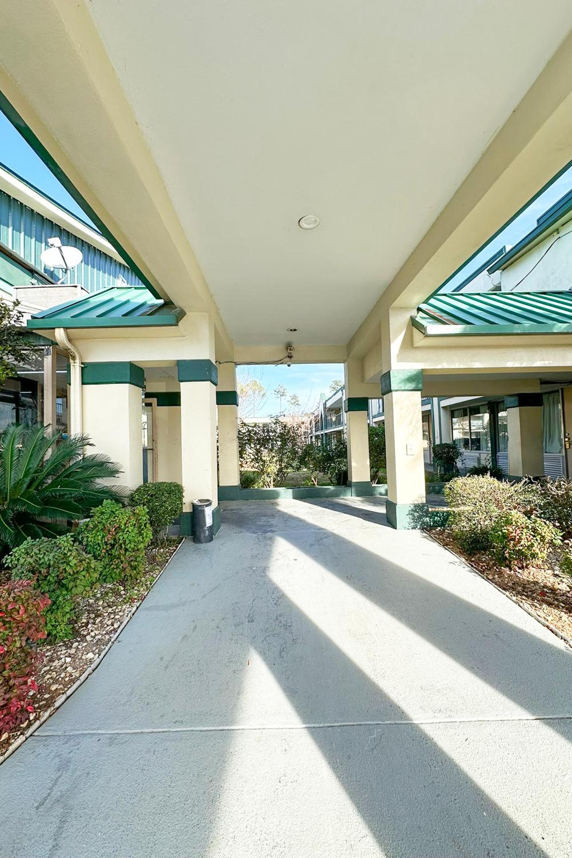 Milledgeville Vacations - Super Inn  Suites by OYO Milledgeville - Property Image 9