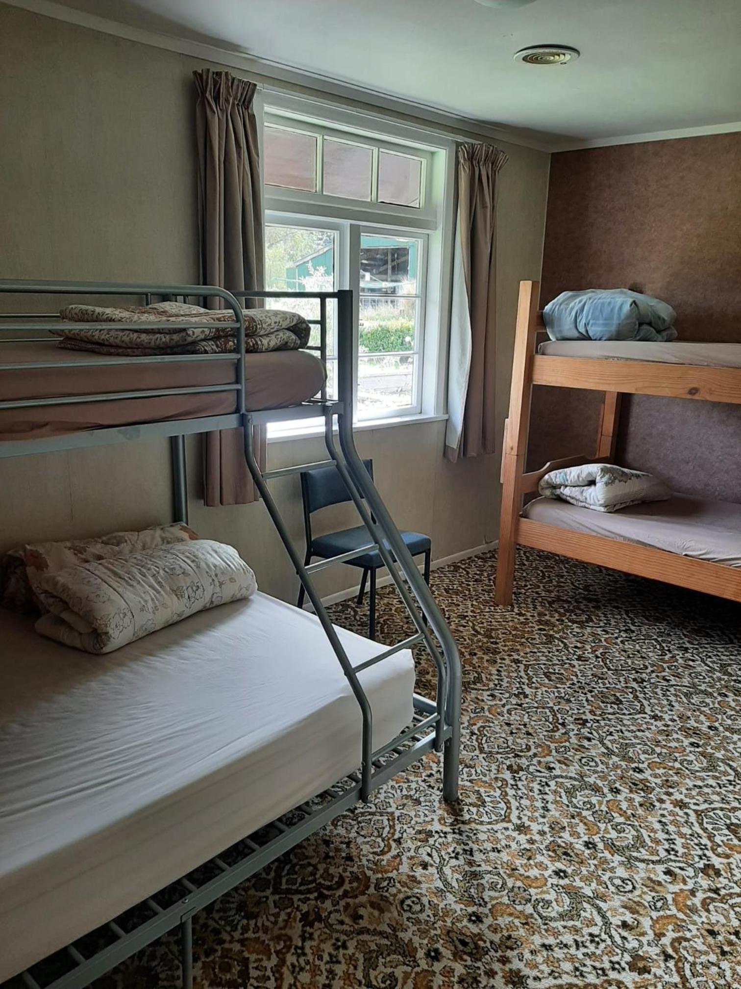 The Crossing Lodge & Backpackers