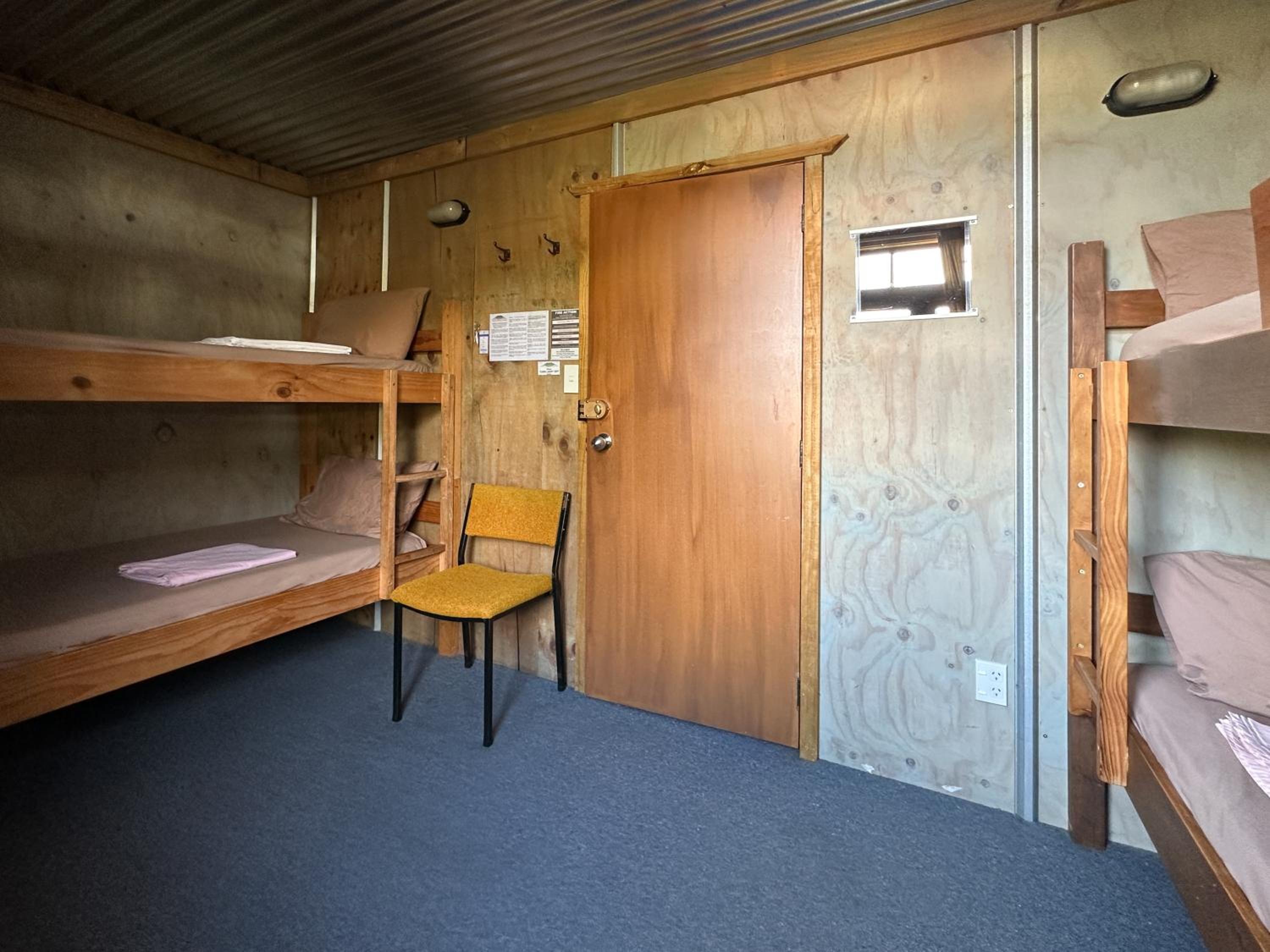 The Crossing Lodge & Backpackers