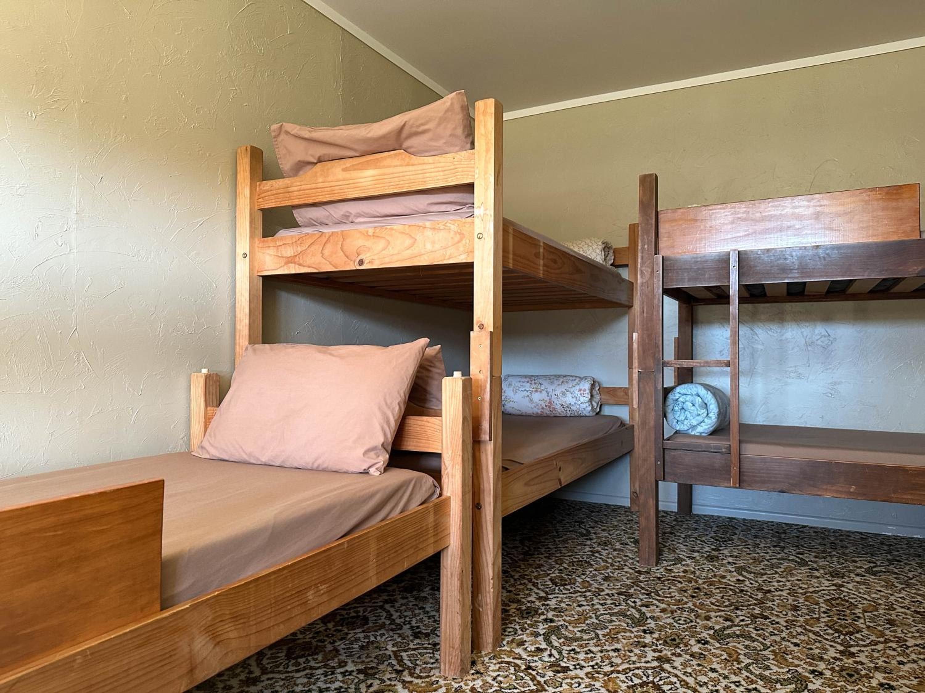 The Crossing Lodge & Backpackers