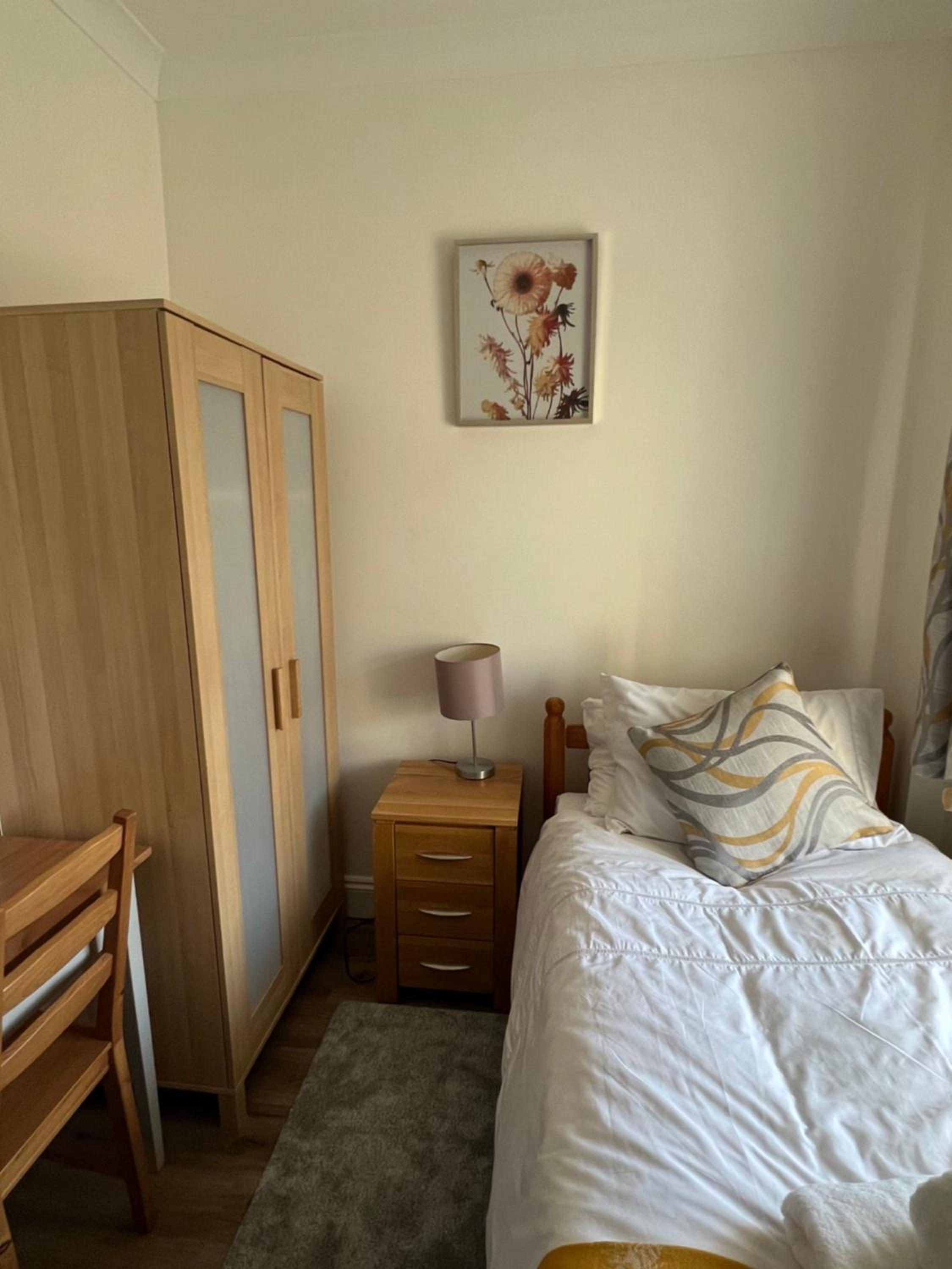 Comfortable Single Room Wembley Park/Stadium view 3