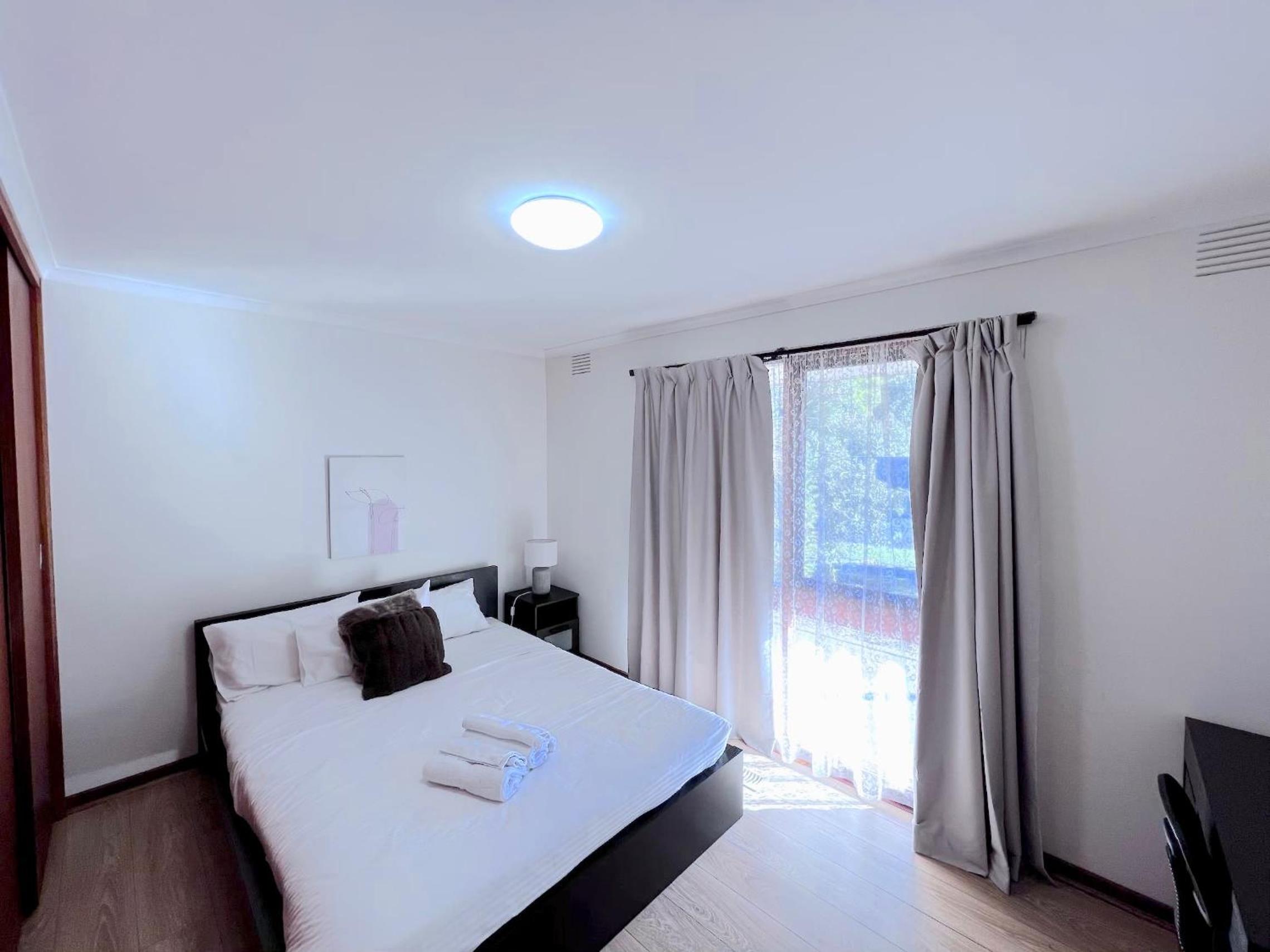 Brilliant Modern Flat @Mount Waverley *Smart TV