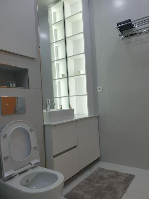 City Outside, Tranquility Inside view 5