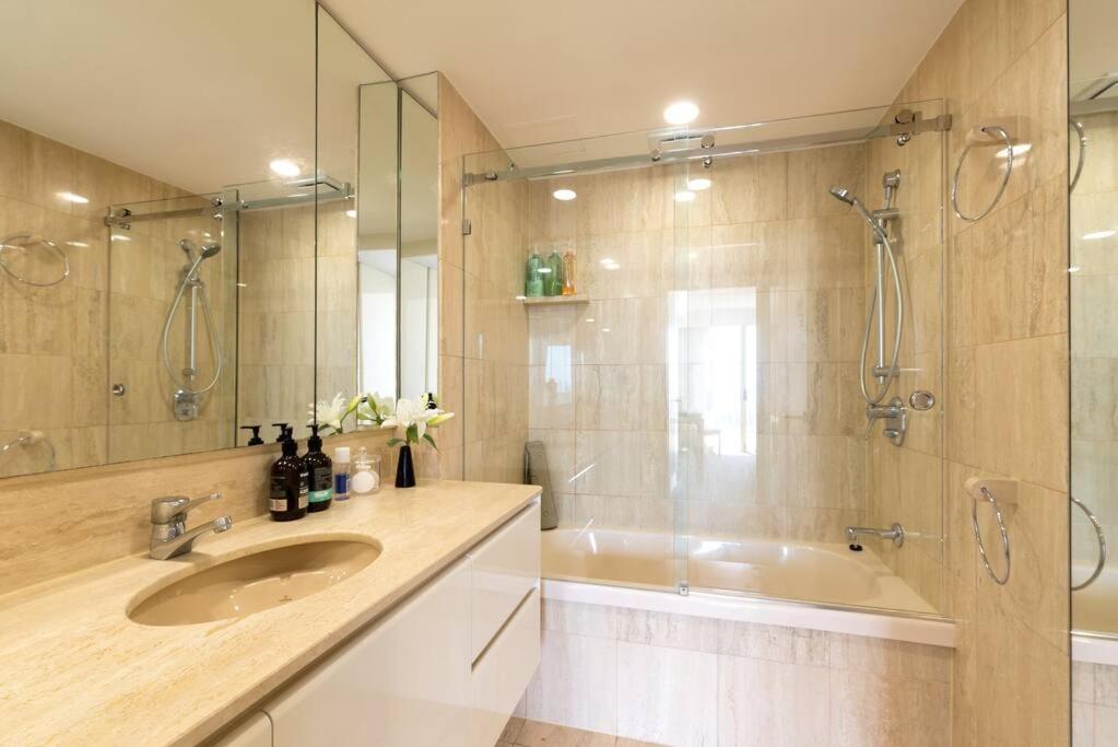 Main Beach High Floor Luxury Contessa Main Beach