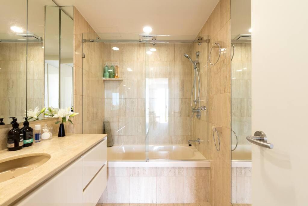 Main Beach High Floor Luxury Contessa Main Beach