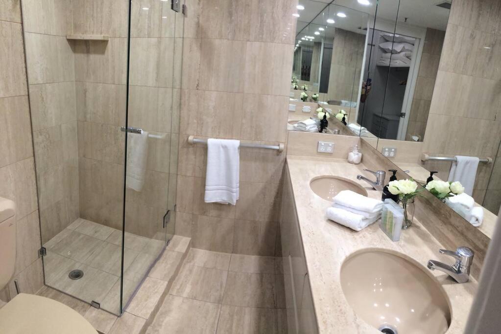 Main Beach High Floor Luxury Contessa Main Beach