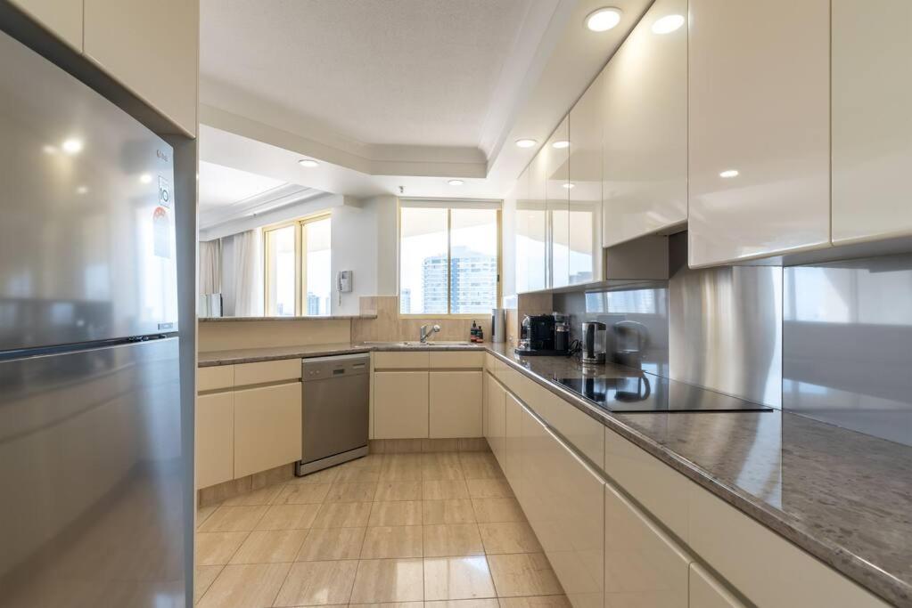 Main Beach High Floor Luxury Contessa Main Beach
