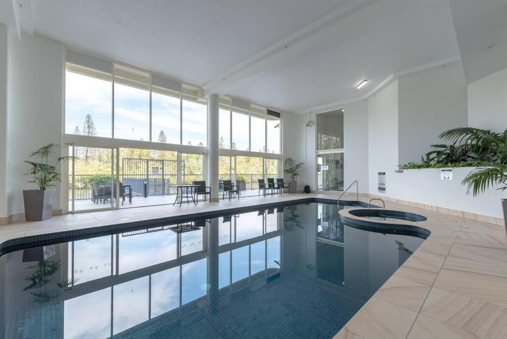 Main Beach High Floor Luxury Contessa Main Beach