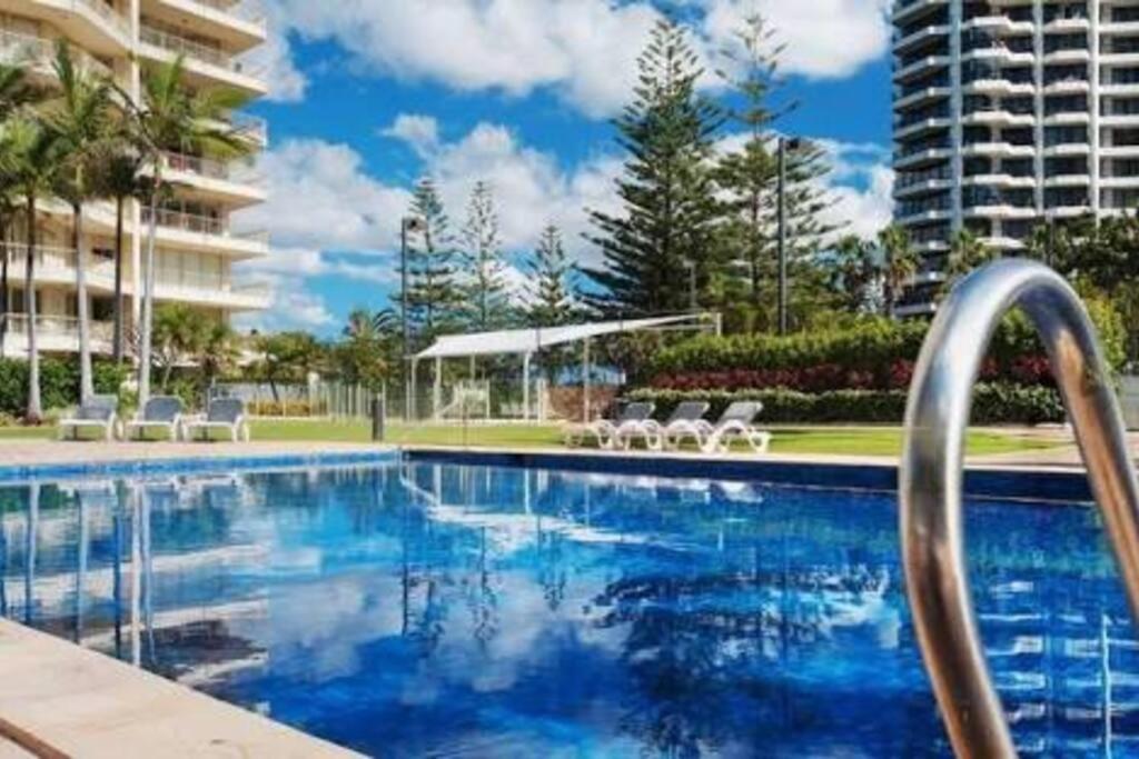 Main Beach High Floor Luxury Contessa Main Beach