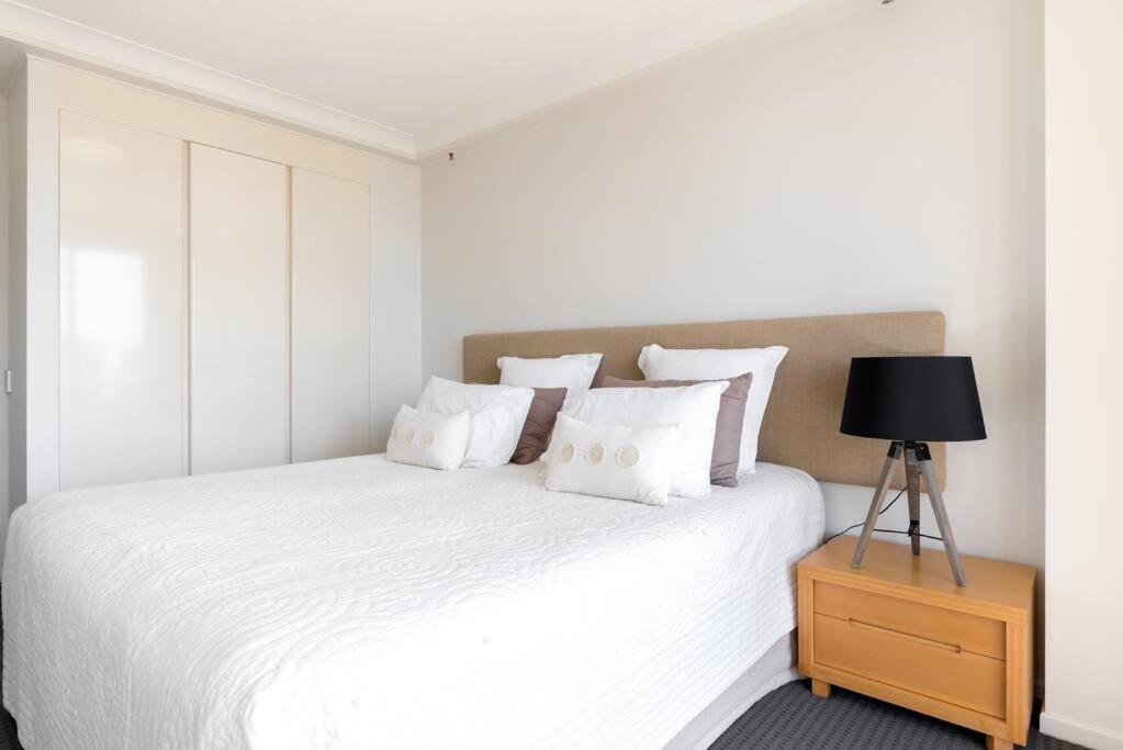 Main Beach High Floor Luxury Contessa Main Beach