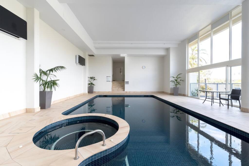 Main Beach High Floor Luxury Contessa Main Beach