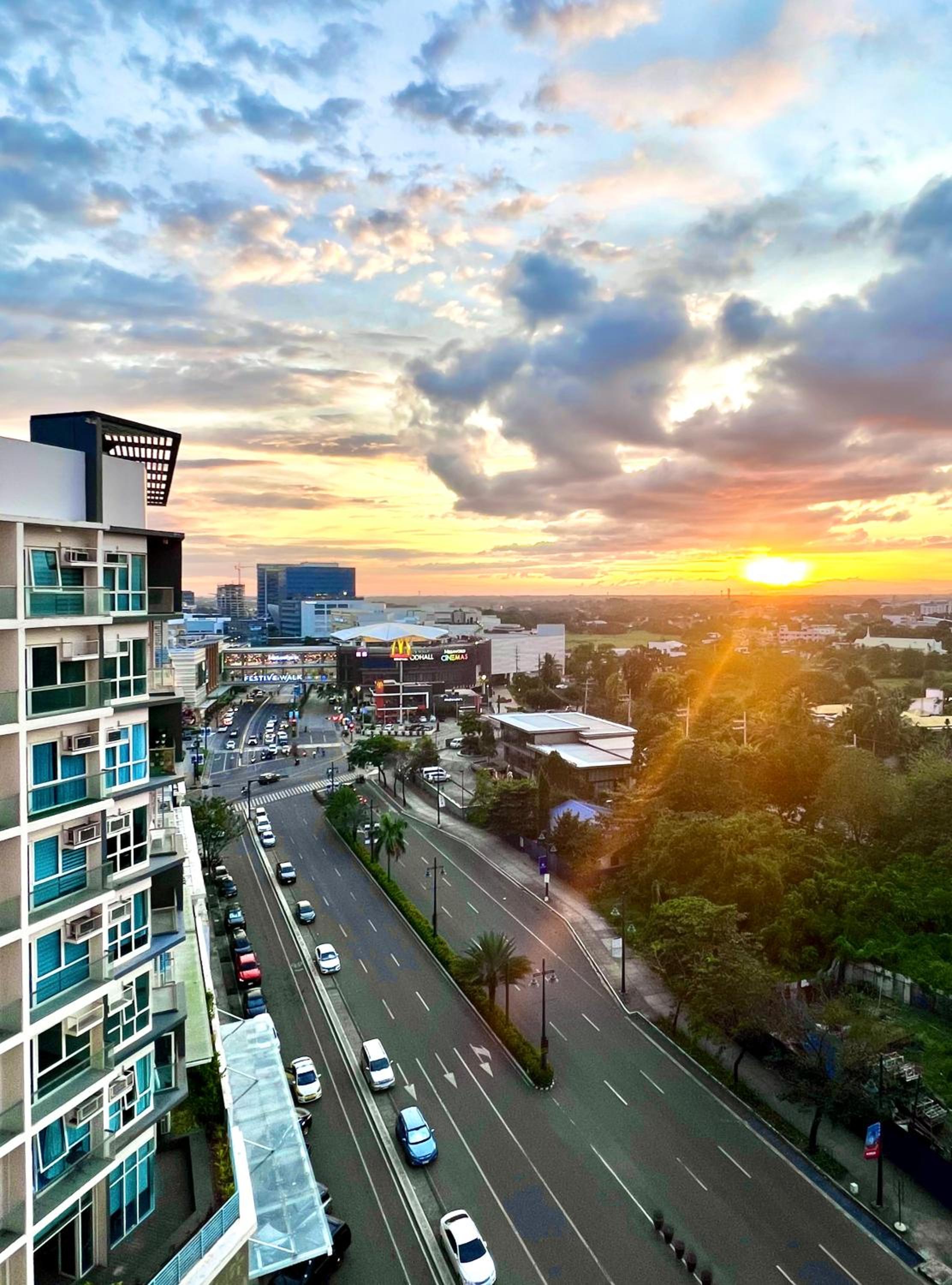 Spacious Unit with City View at Iloilo Business Park
