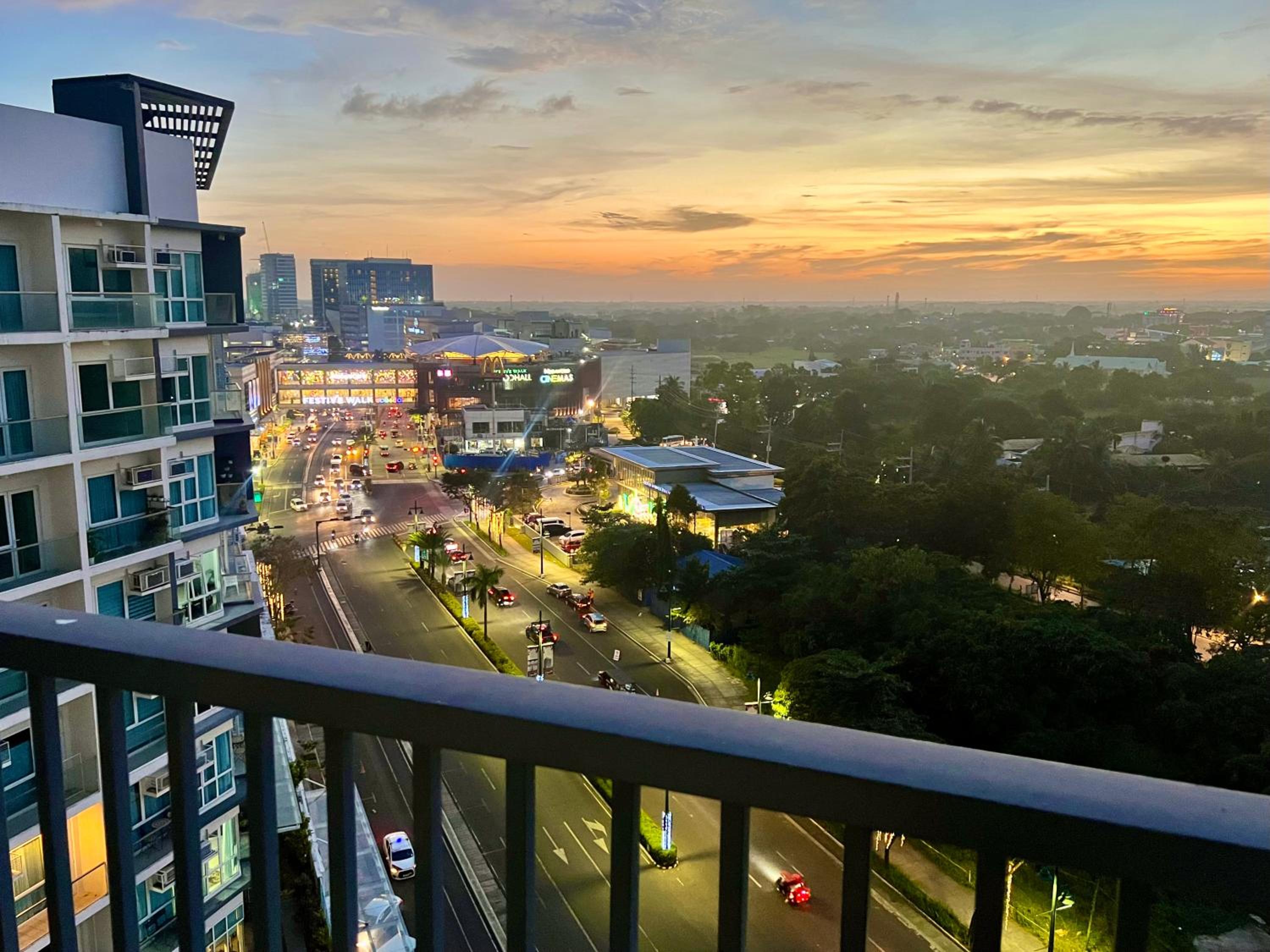 Spacious Unit with City View at Iloilo Business Park