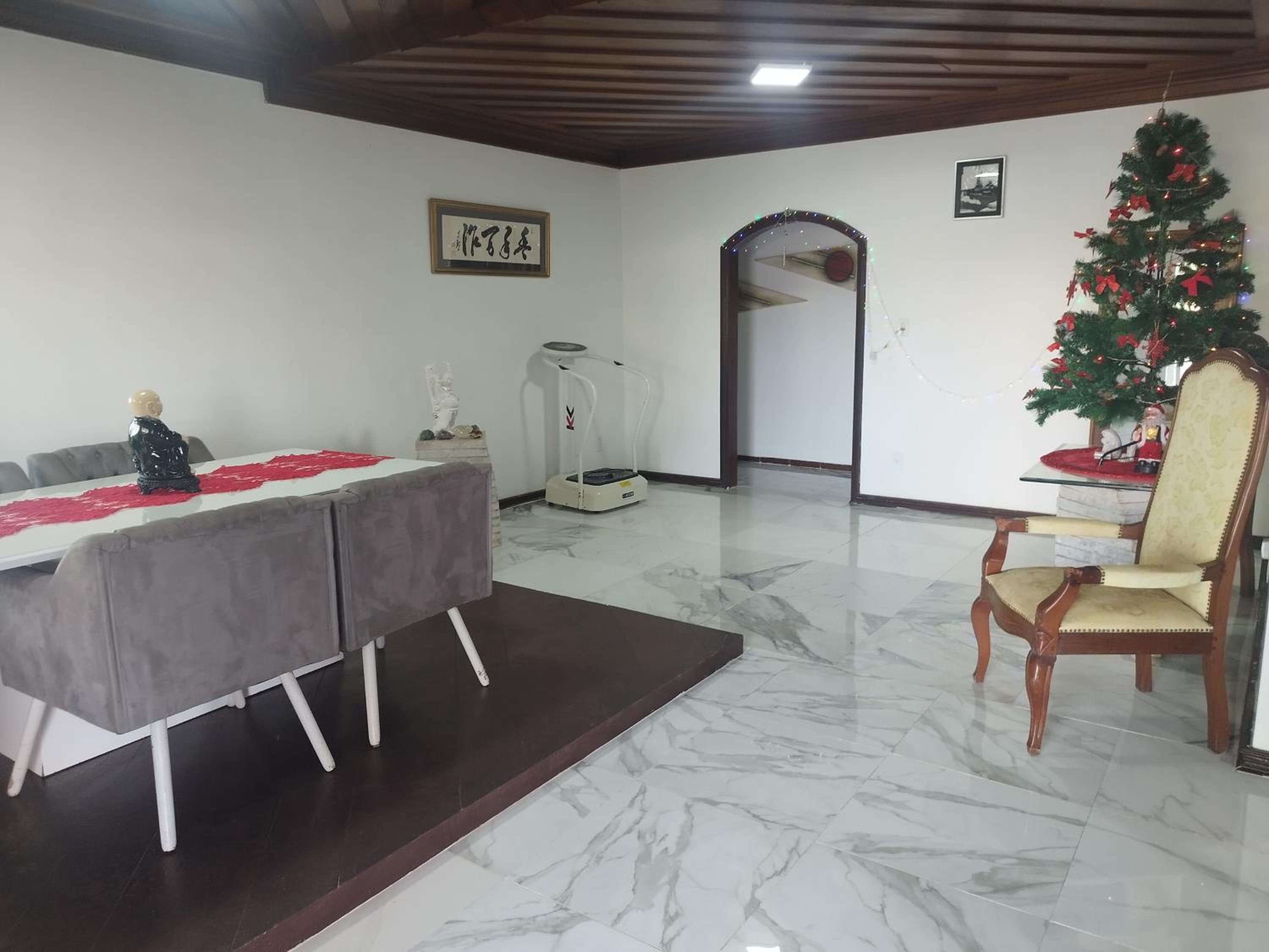 Casa com Piscina Grande em Salinas