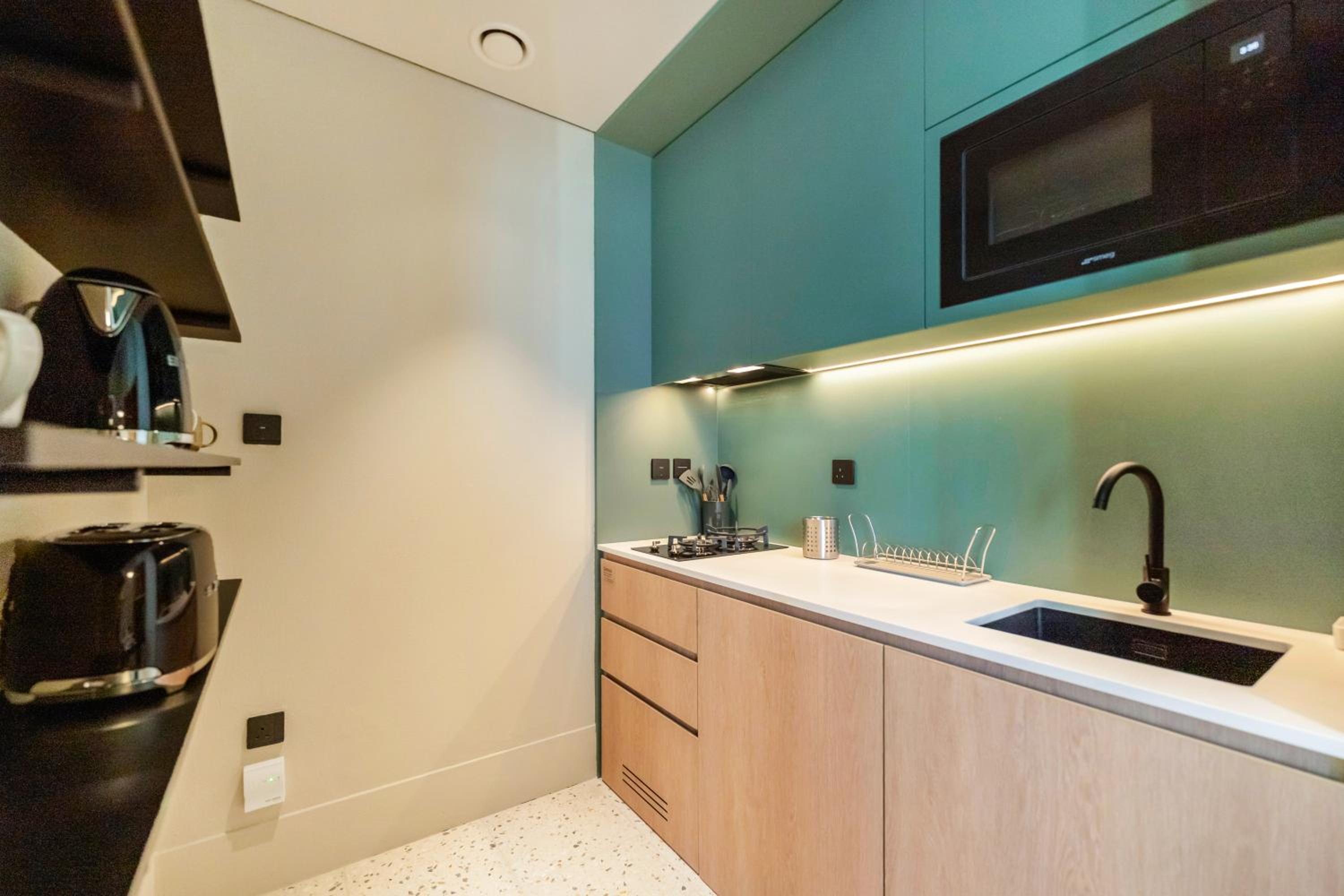 FAM Living - Upside Living - WFH Friendly-Business Bay