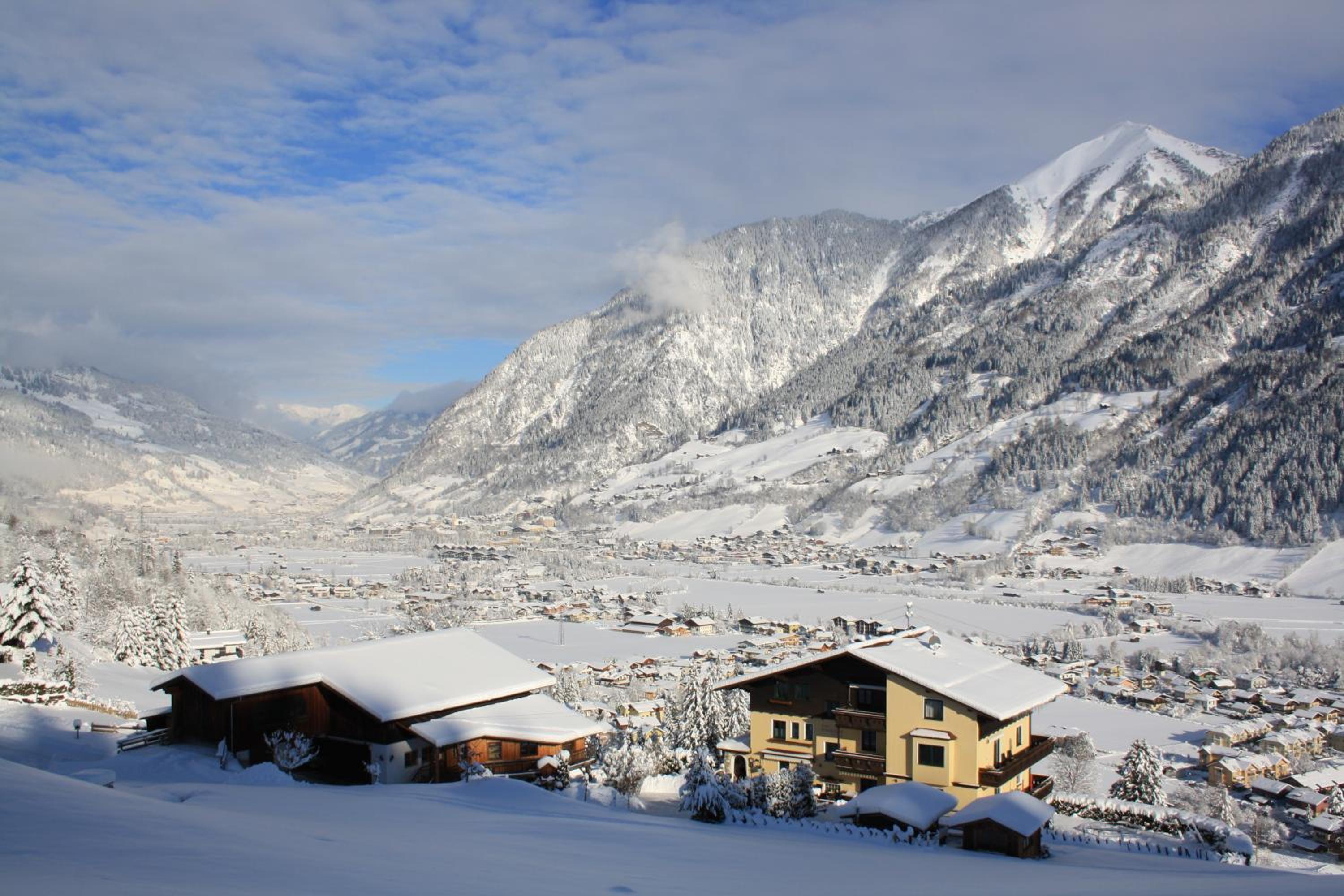 Ferienwohnung am Krausberghof mit Balkon und Parkplatz, Aufenthaltsraum mit Spielmöglichkeiten, Erholung- inmitten der Natur, 6 Fahrminuten zur Alpentherme
