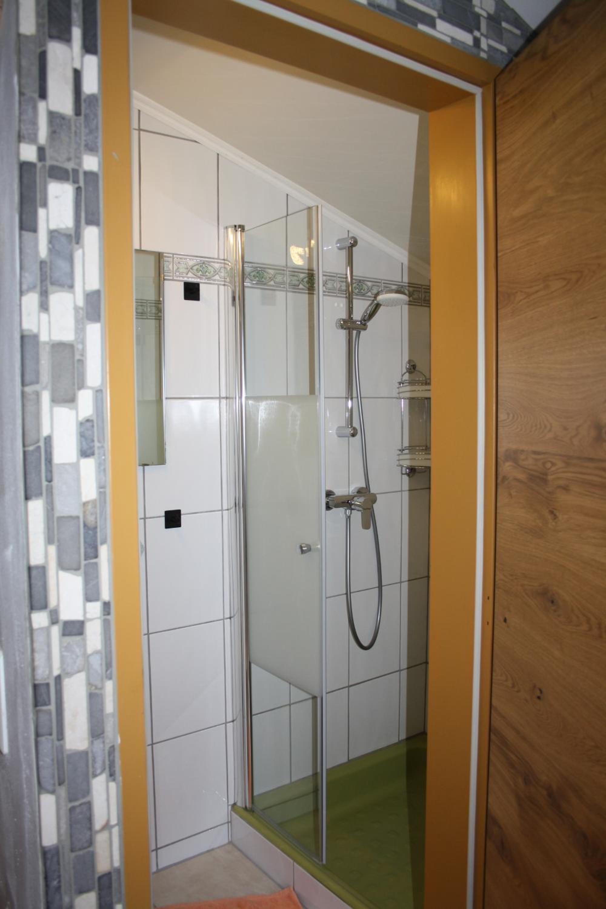 Ferienwohnung am Krausberghof mit Balkon und Parkplatz, Aufenthaltsraum mit Spielmöglichkeiten, Erholung- inmitten der Natur, 6 Fahrminuten zur Alpentherme