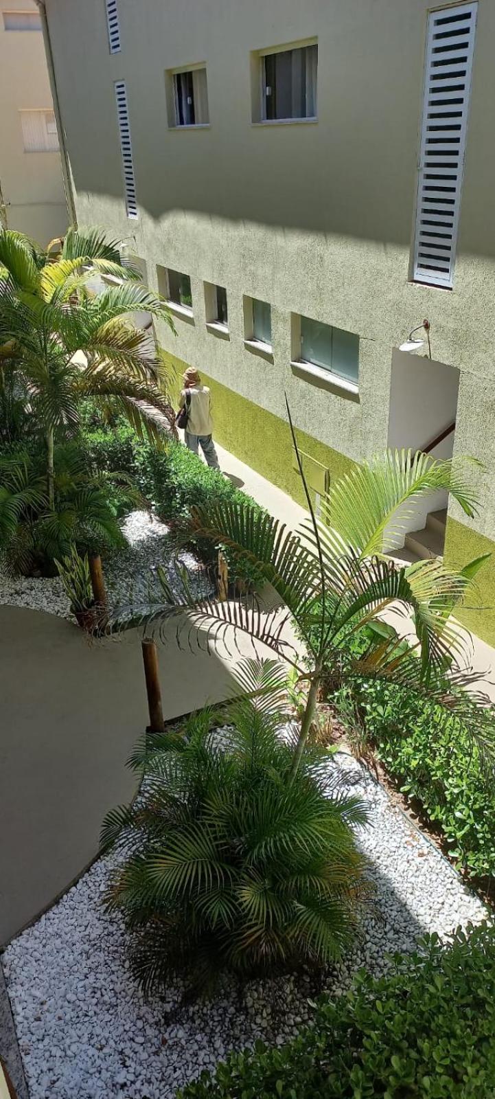 Espaçoso apartamento a 50mt do mar