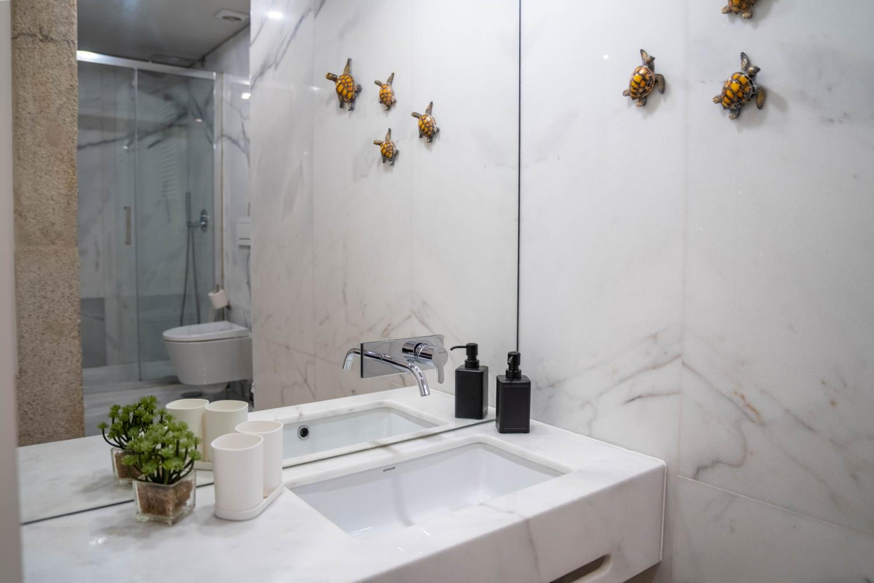 Primrose 1BR Delight w Parking by LovelyStay view 4