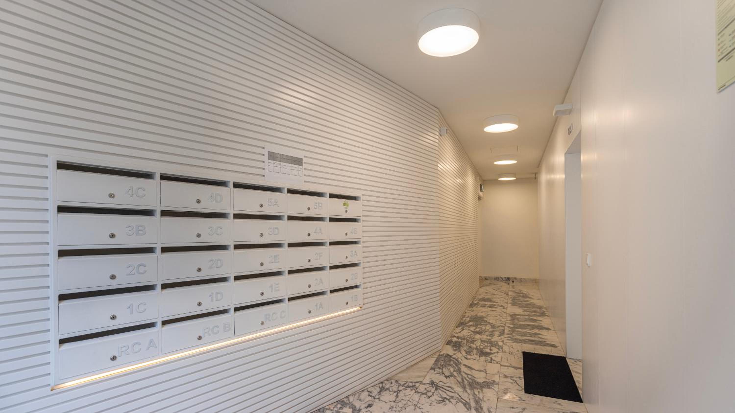 Deluxe 1 BDR Apartment W/ Pool View by LovelyStay view 3