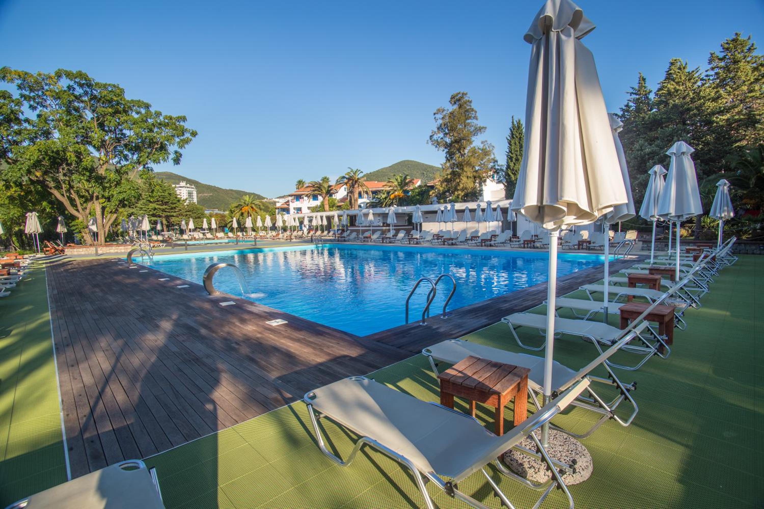 swimming pool