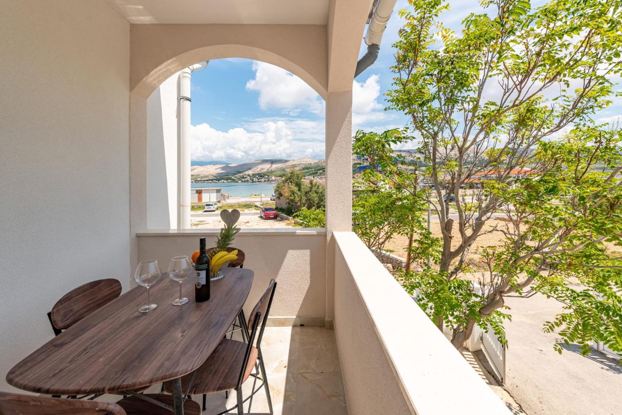 Apartmani Curic beachfront by Pag tours