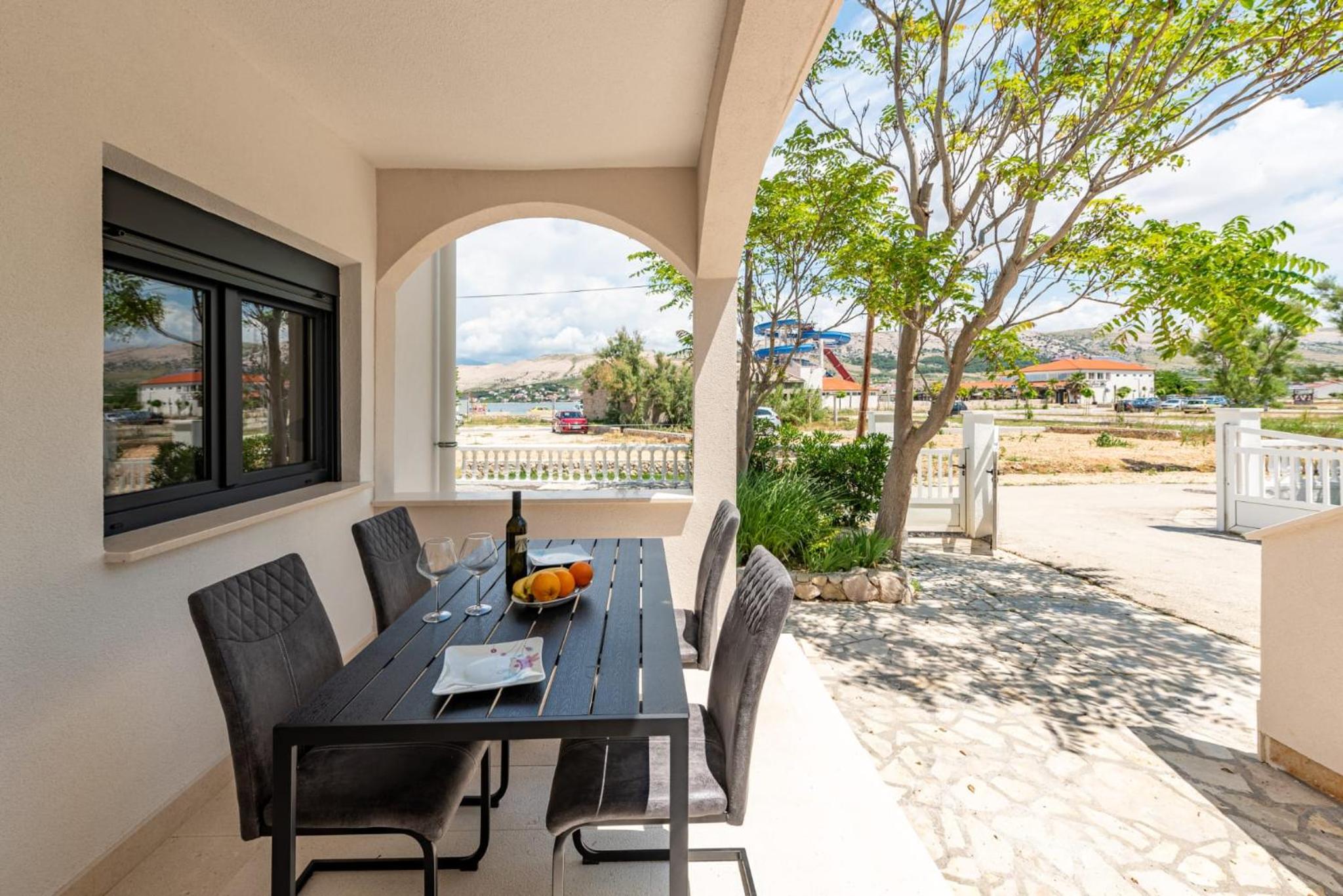Apartmani Curic beachfront by Pag tours