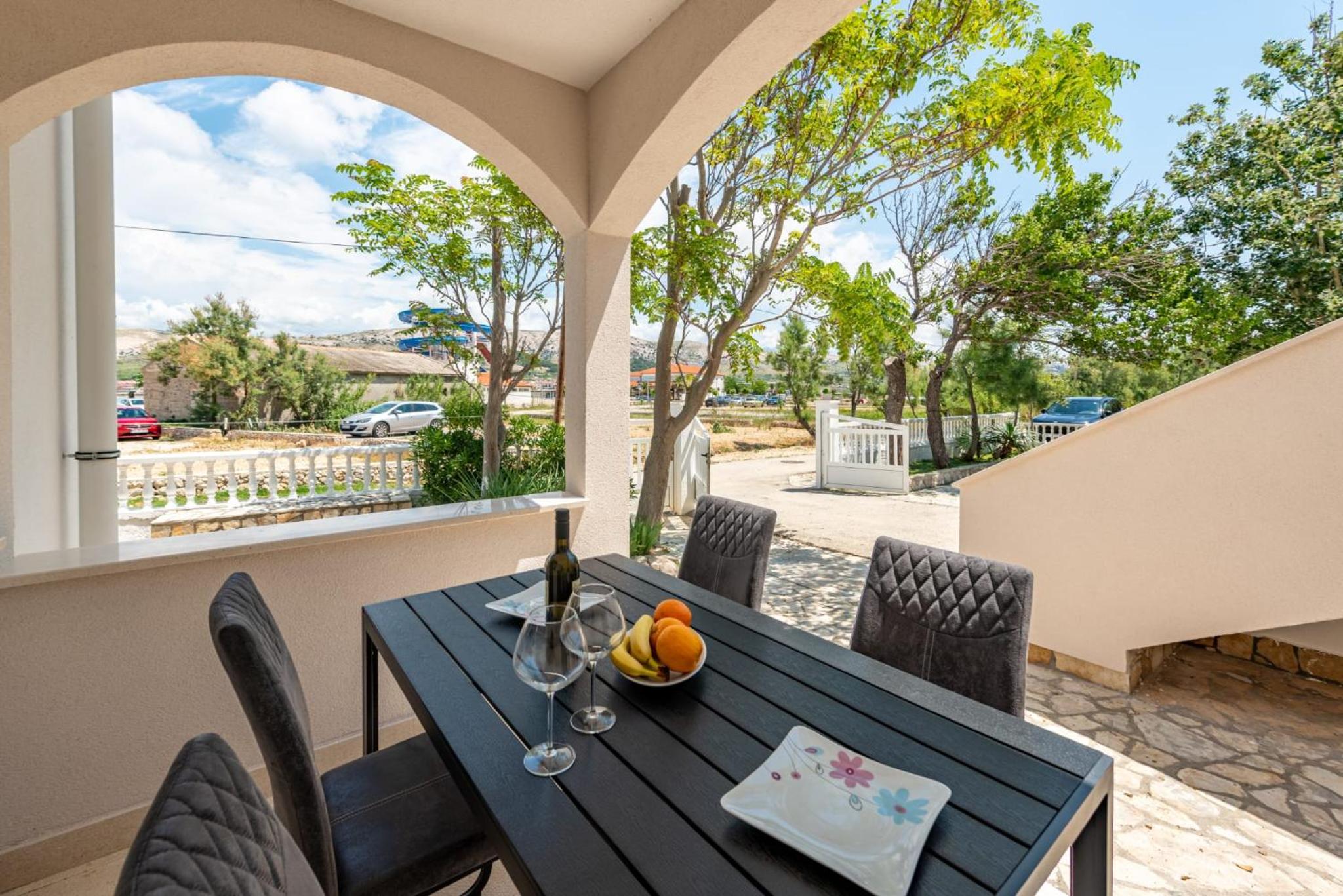 Apartmani Curic beachfront by Pag tours