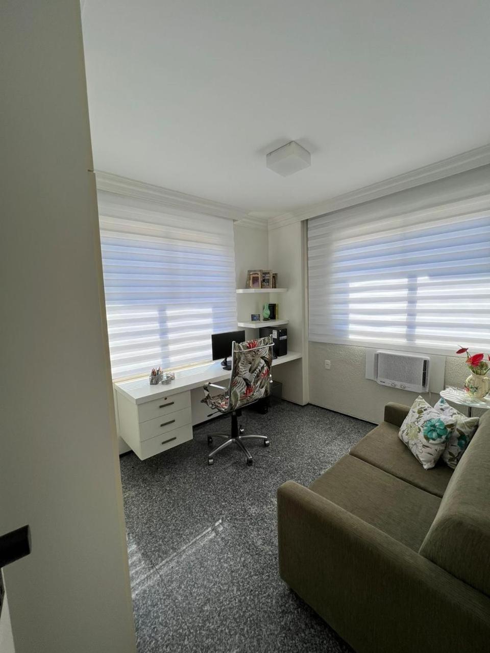 Aparthotel a 50m da Beira Mar 2 quartos sendo escritório sofá-cama, ideal para empresários e home office