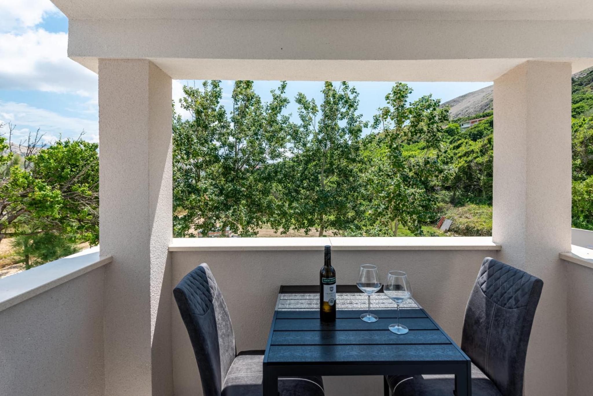 Apartmani Curic beachfront by Pag tours