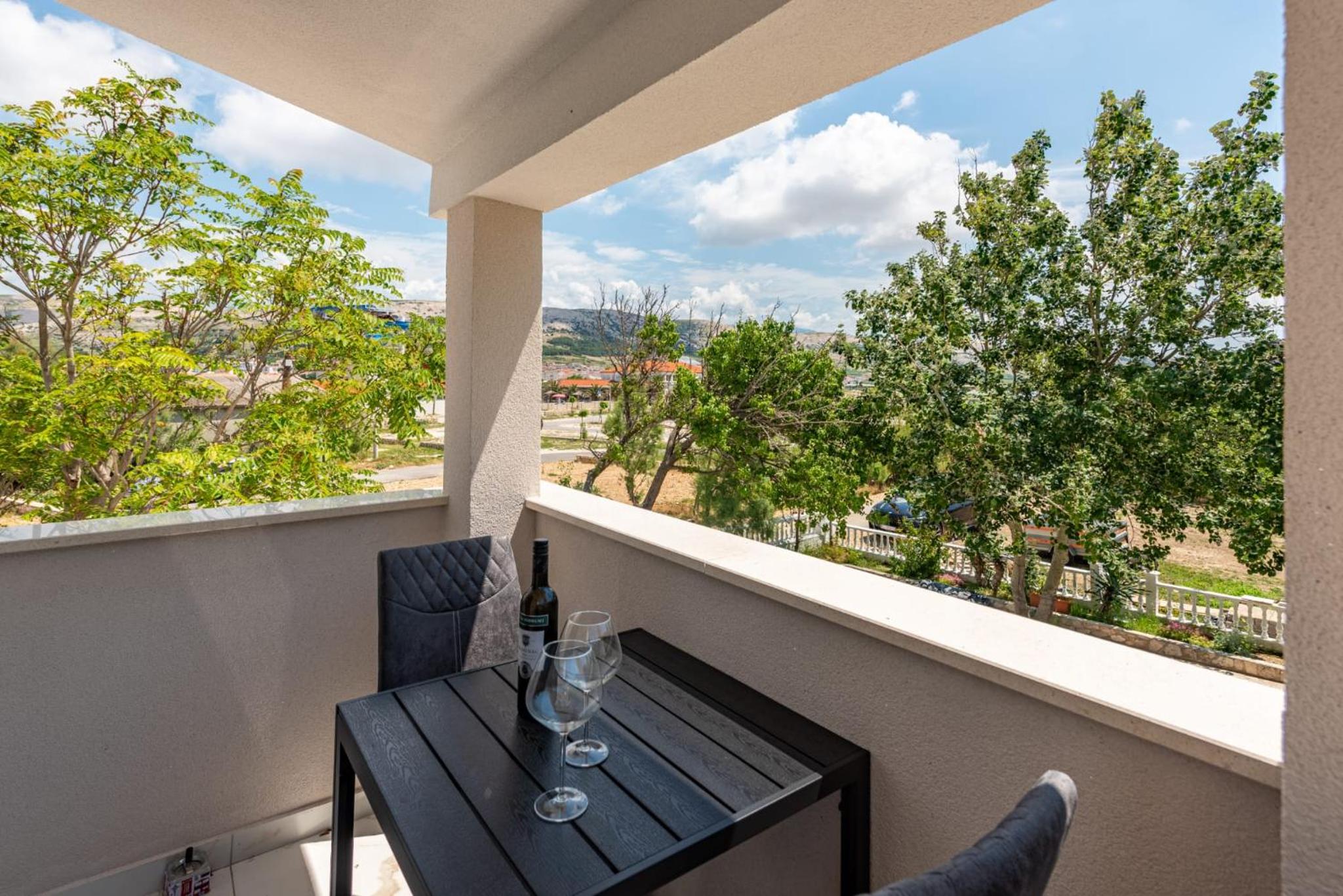 Apartmani Curic beachfront by Pag tours