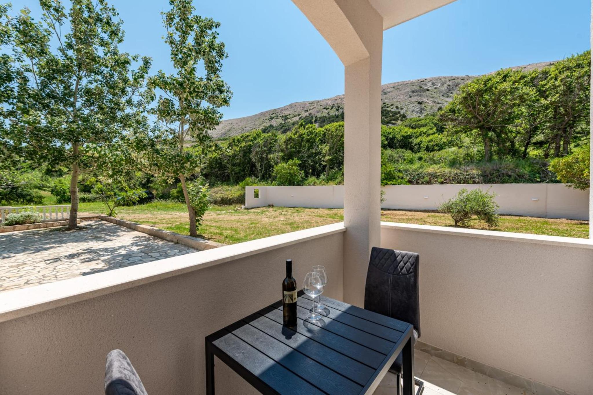 Apartmani Curic beachfront by Pag tours