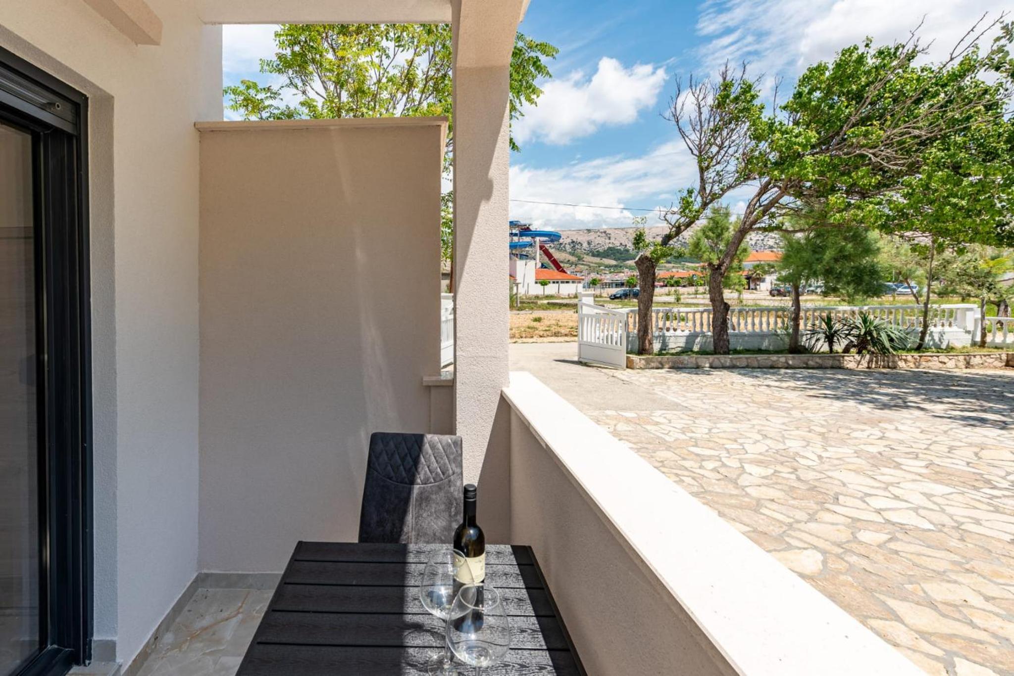 Apartmani Curic beachfront by Pag tours