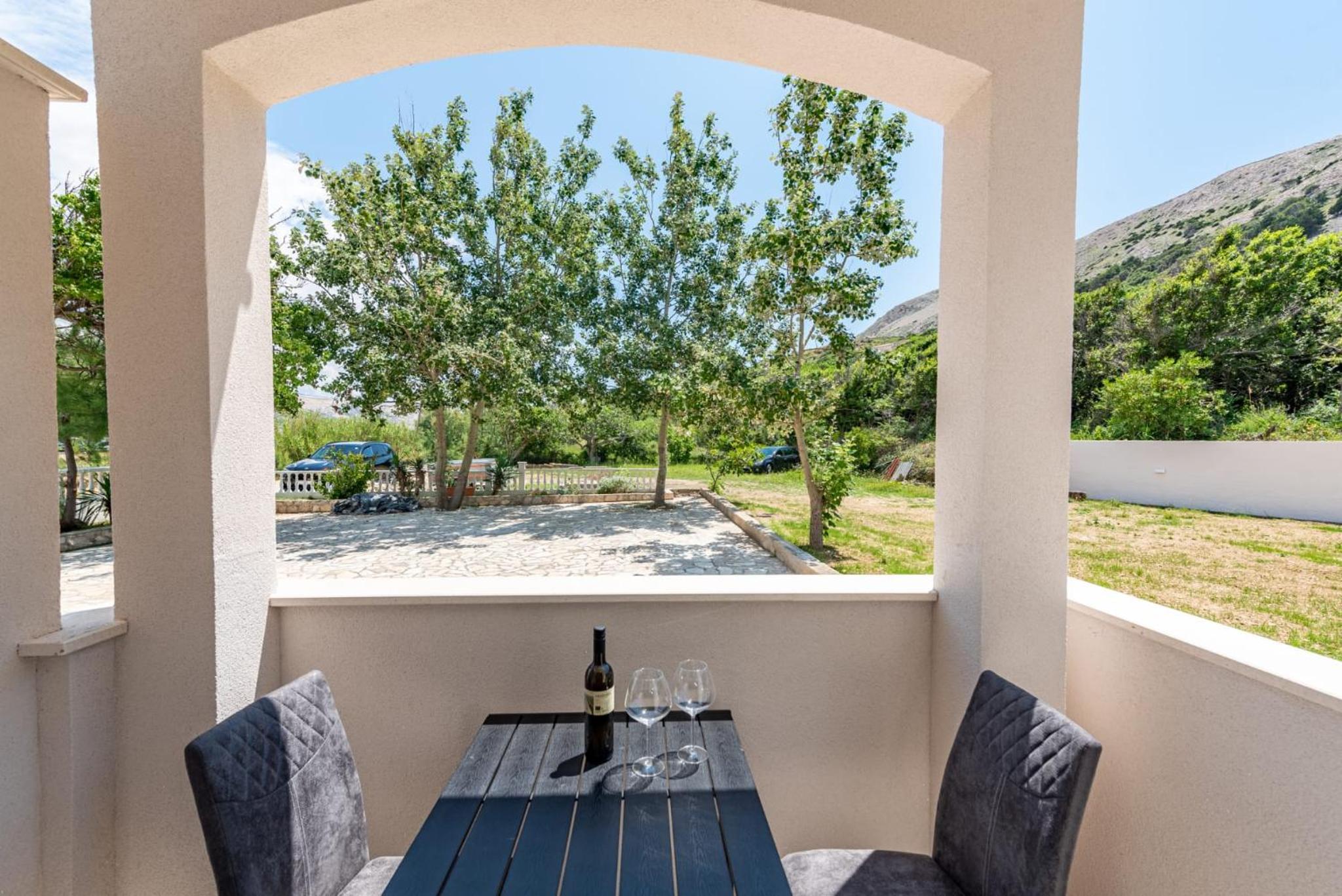 Apartmani Curic beachfront by Pag tours