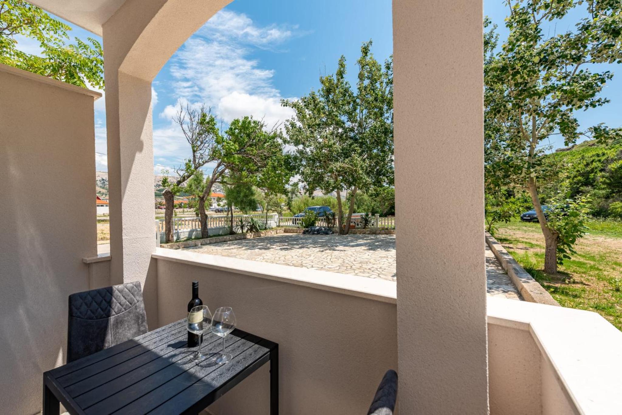 Apartmani Curic beachfront by Pag tours