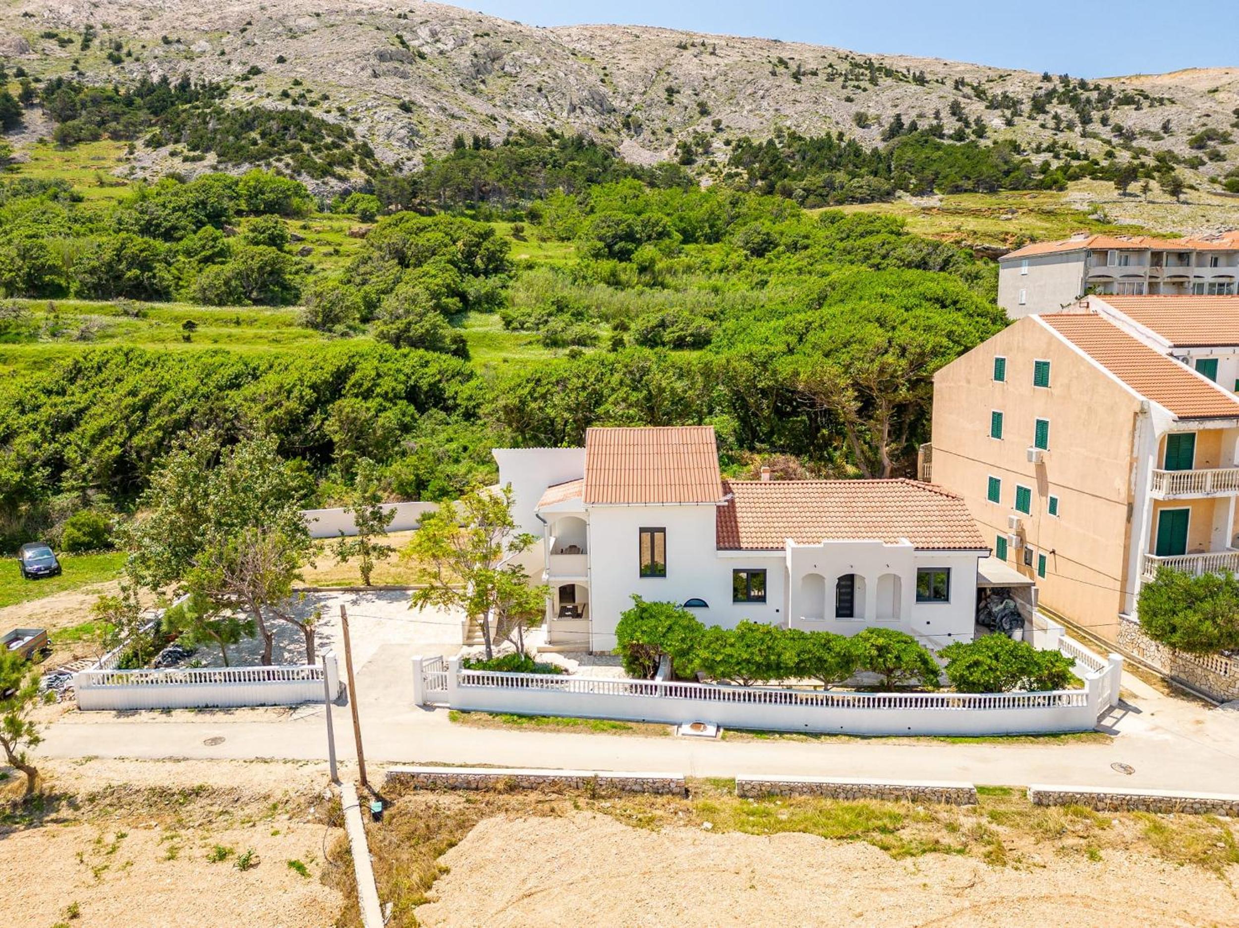 Apartmani Curic beachfront by Pag tours