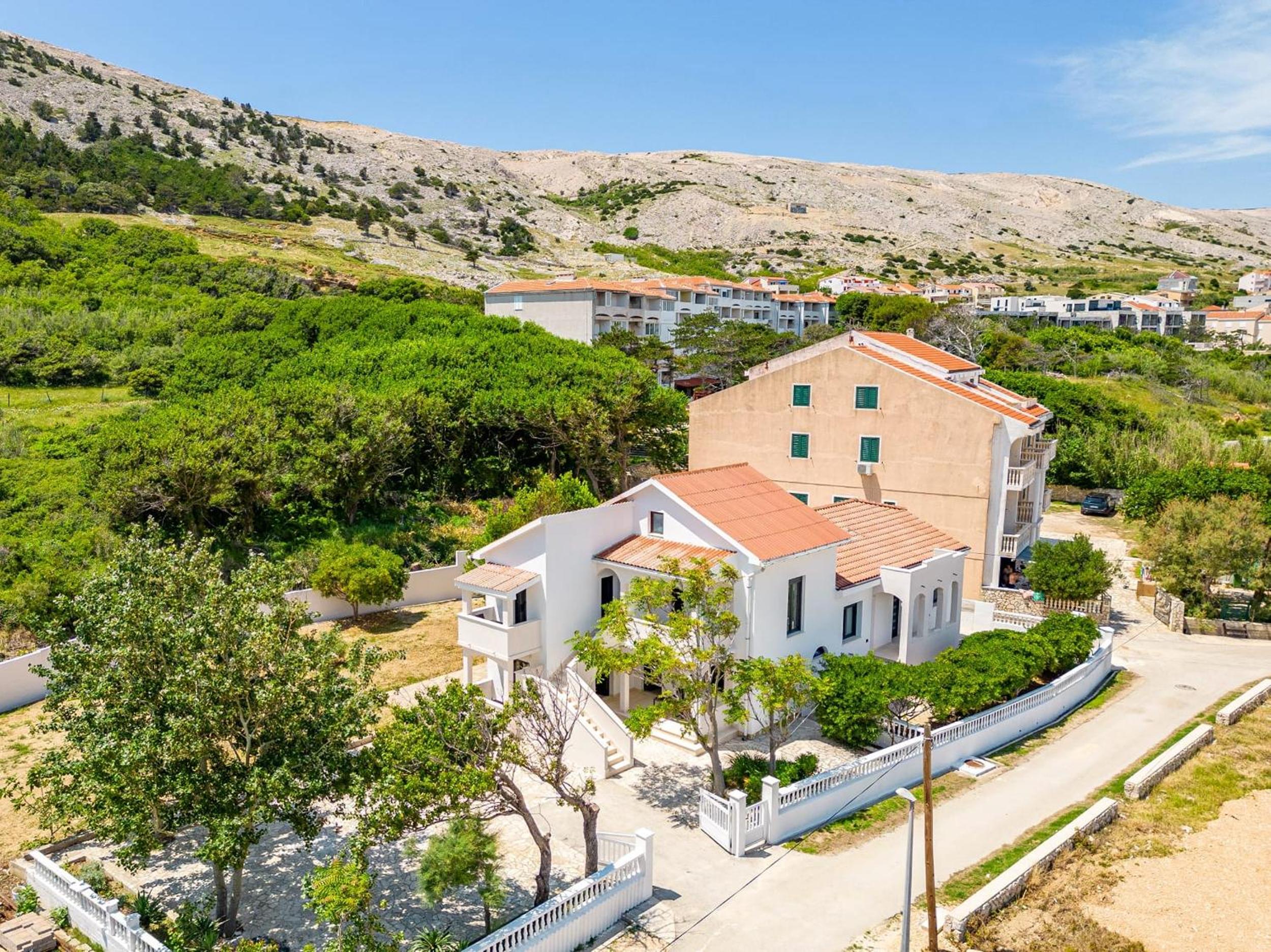 Apartmani Curic beachfront by Pag tours