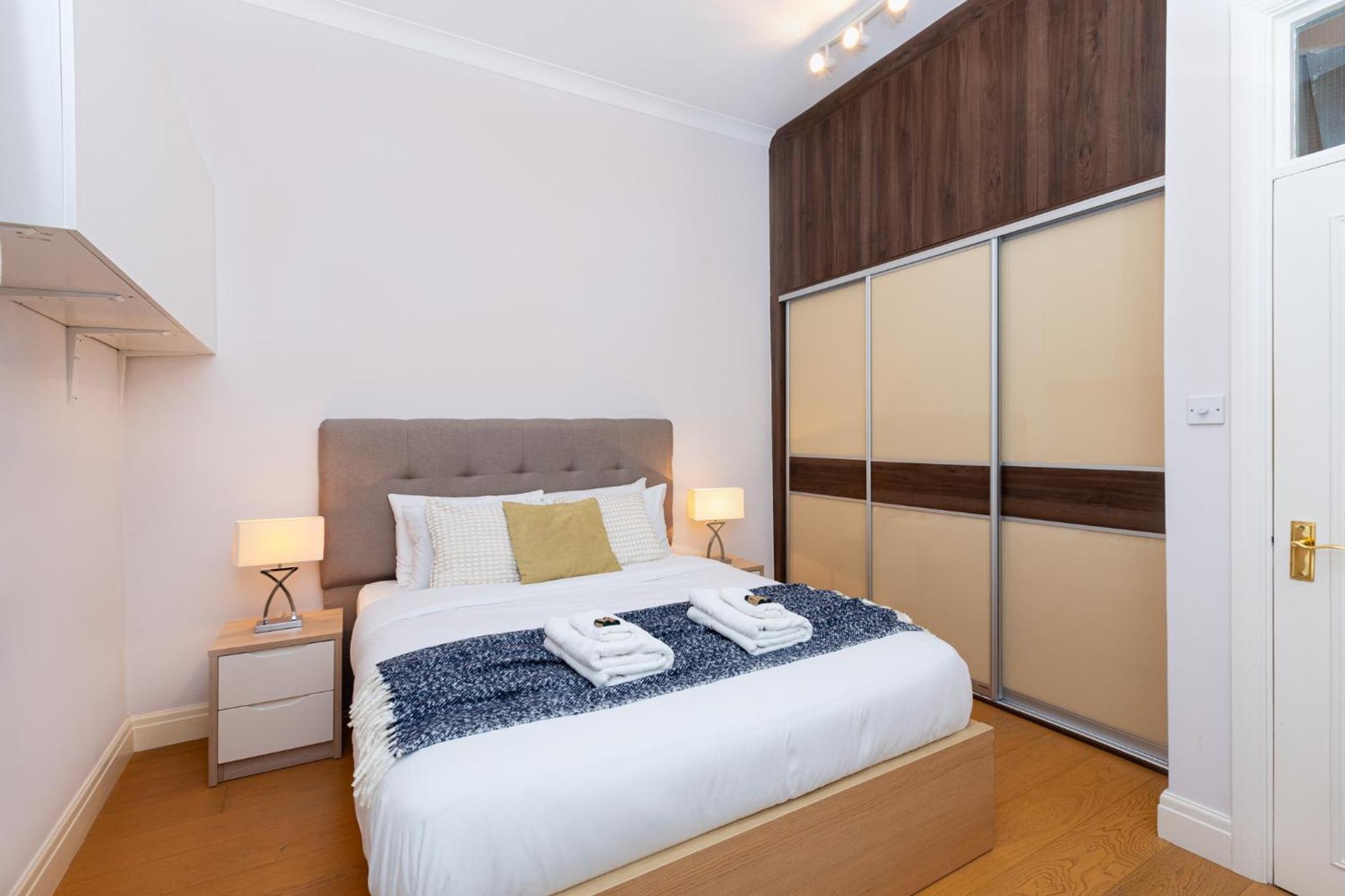 Bright & Charming 2BR Flat wbalcony in Maida Vale